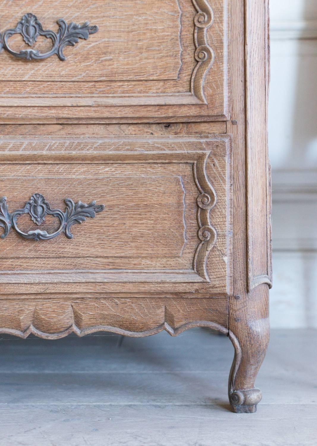 Antique Louis XV Oak Commode, 1780 For Sale 1