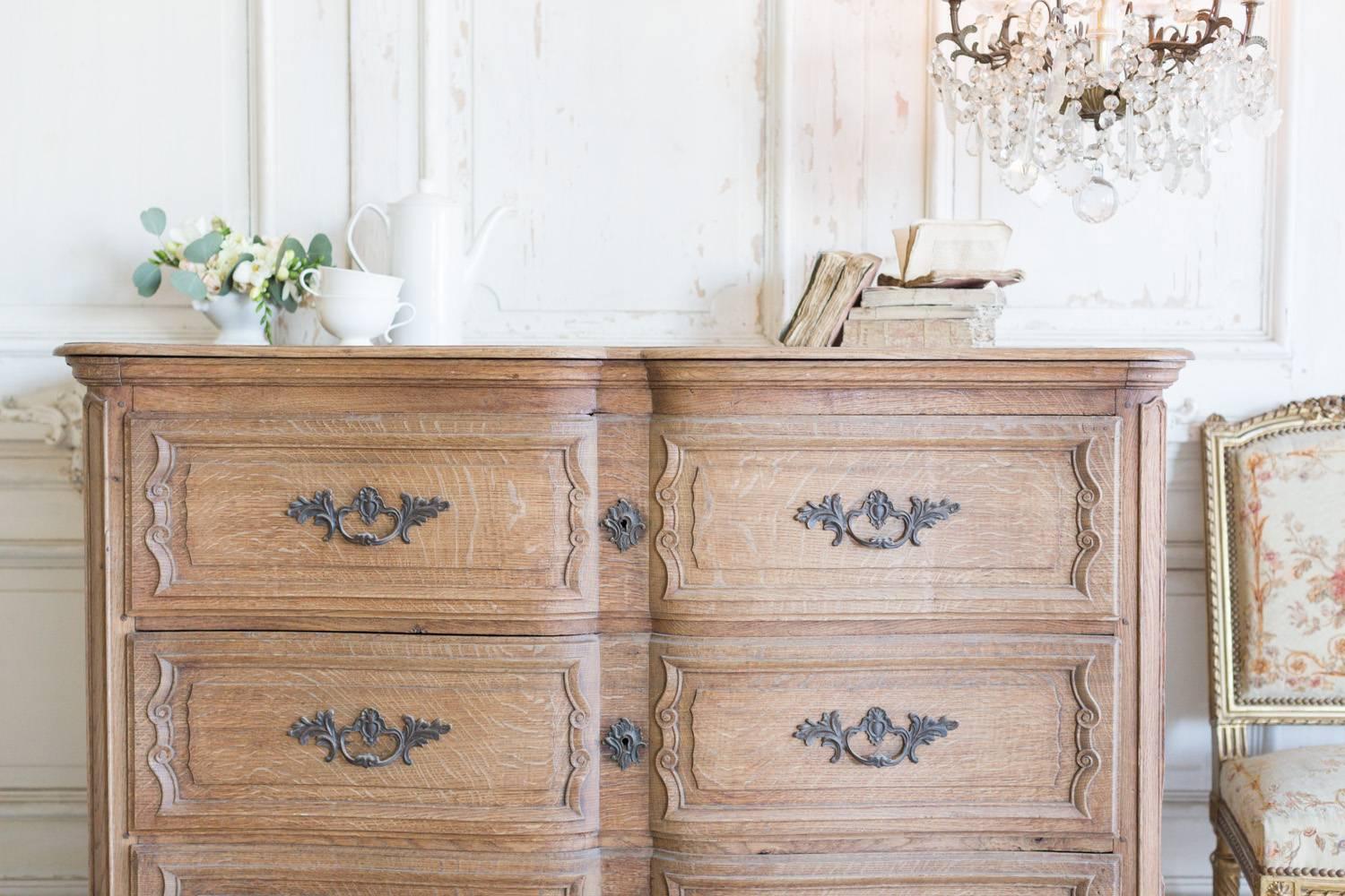 Antique Louis XV Oak Commode, 1780 For Sale 4