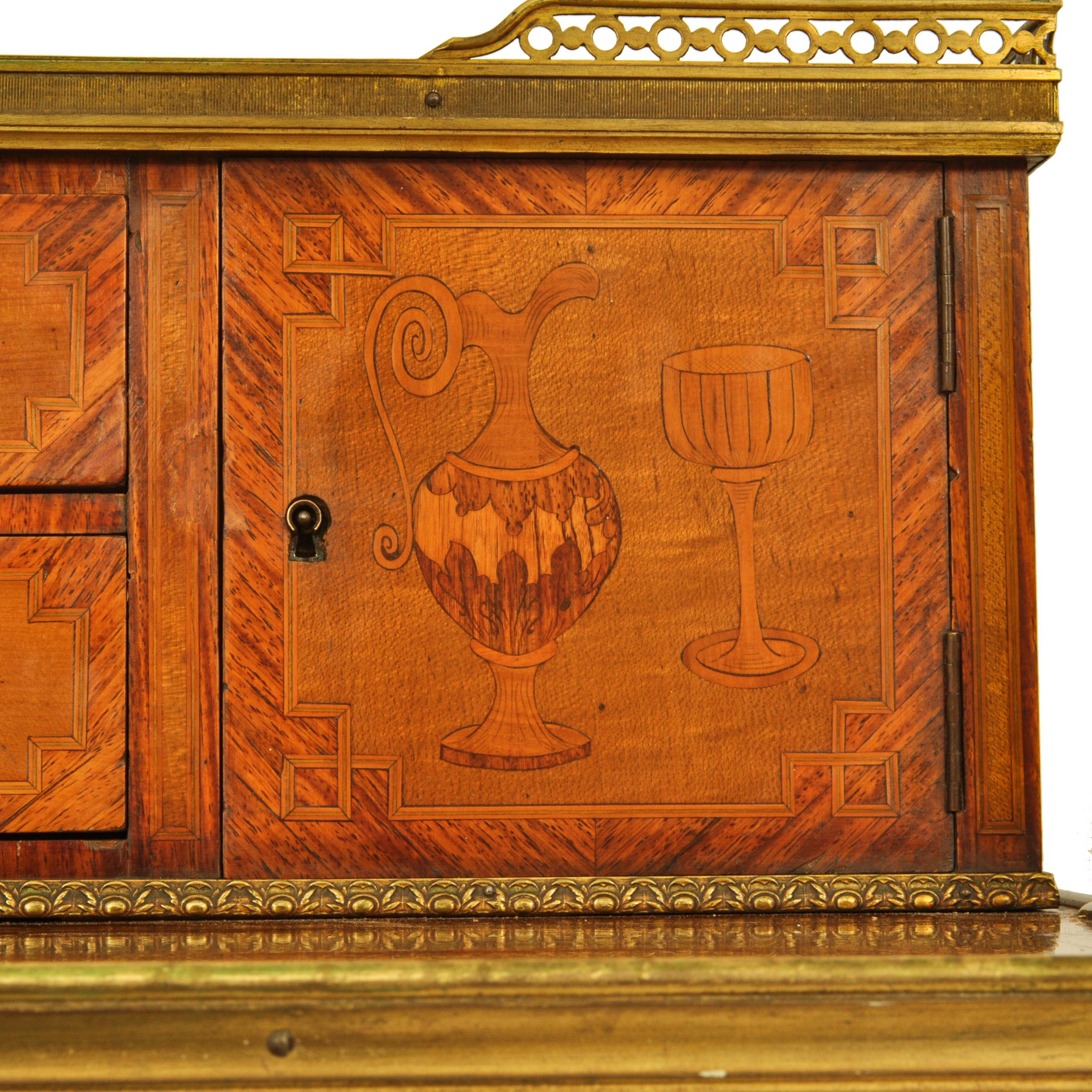 Antiker Louis XV. Bonheur Du Jour-Schreibtisch mit Goldbronze-Intarsien Roger Vandercruse 1780  im Angebot 7
