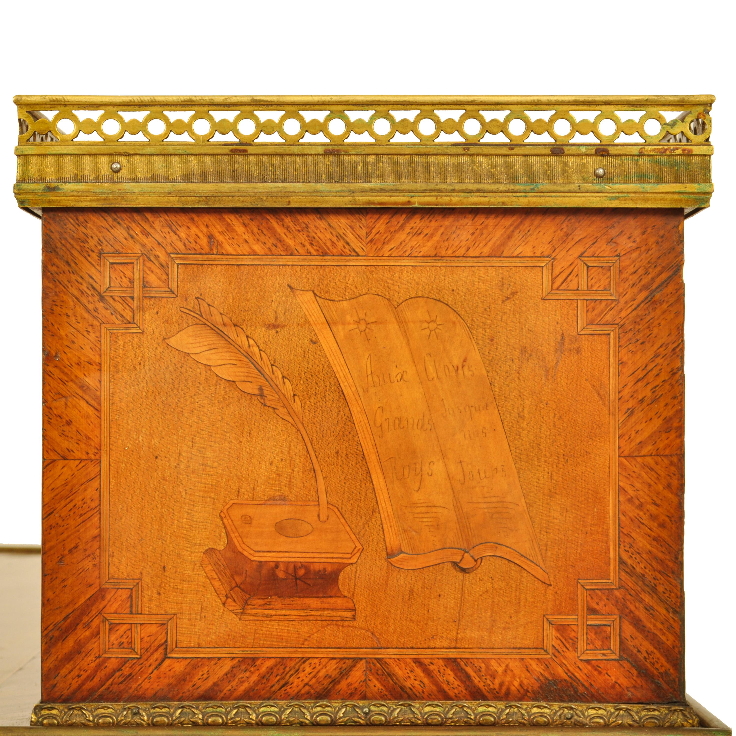 Antiker Louis XV. Bonheur Du Jour-Schreibtisch mit Goldbronze-Intarsien Roger Vandercruse 1780  im Angebot 8