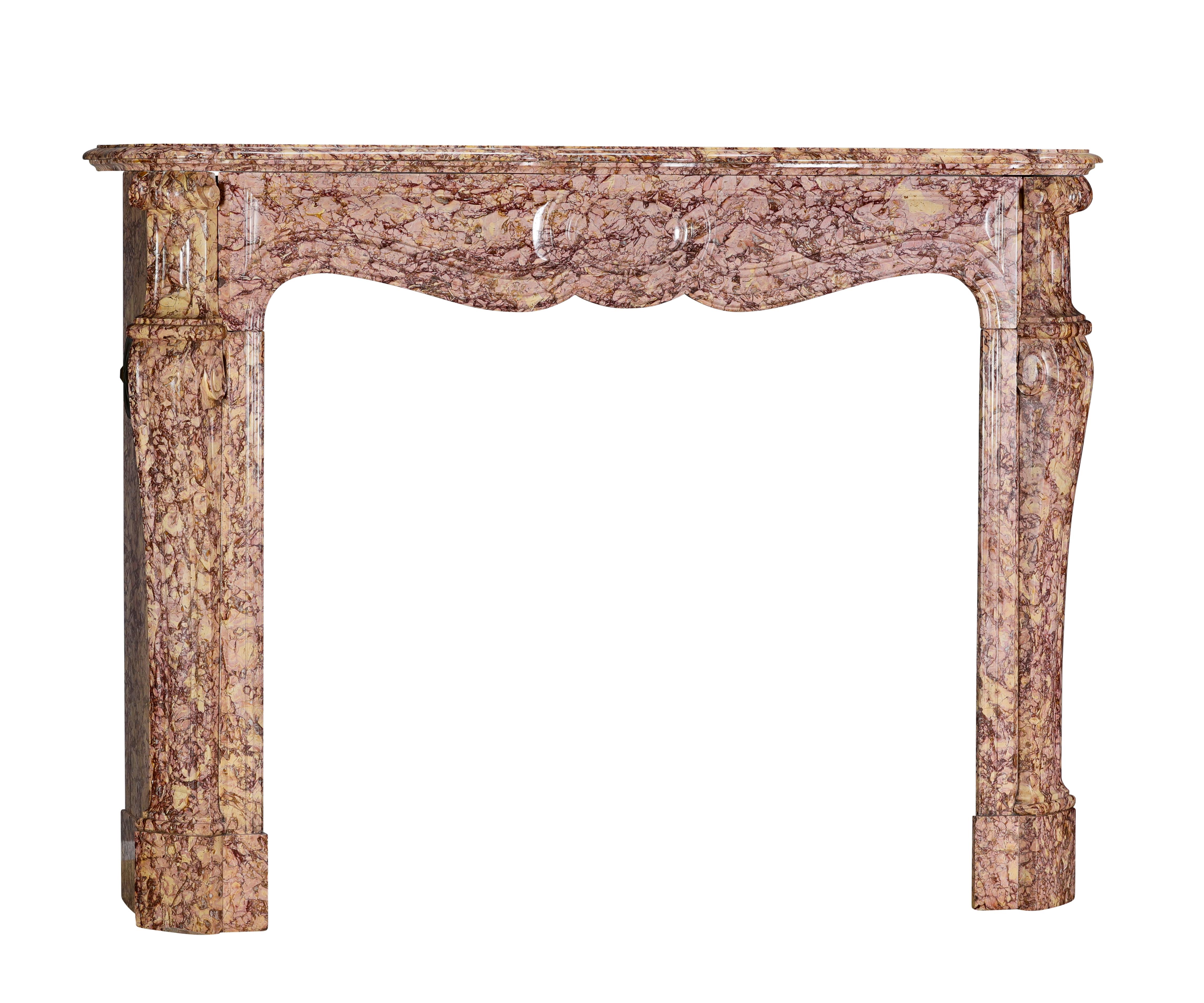 Marmo Antico camino Luigi XV Pompadour in marmo Brocatelle Violet di lusso in vendita