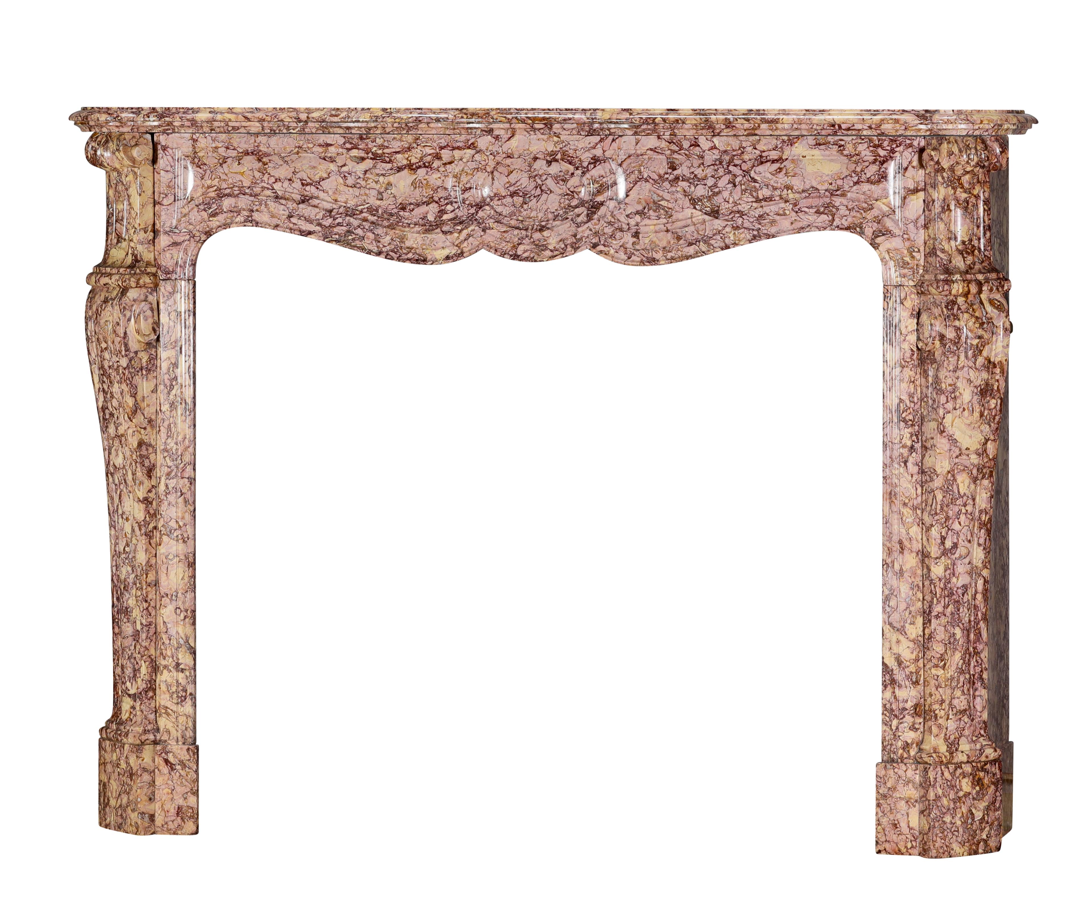 Antico camino Luigi XV Pompadour in marmo Brocatelle Violet di lusso in vendita 1