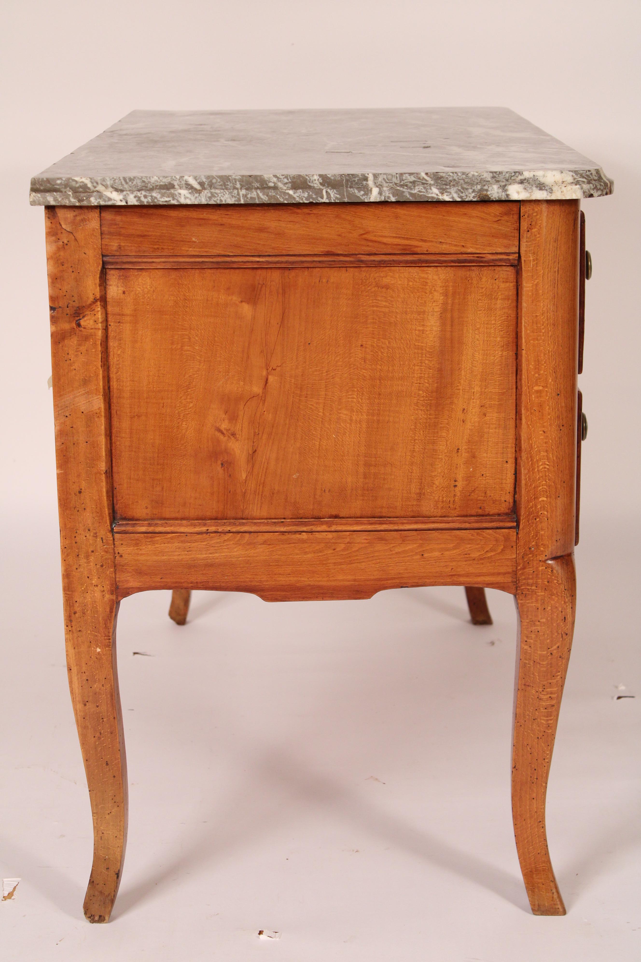 Antike Louis XV Provincial Stil Buche Holz Kommode (Europäisch) im Angebot