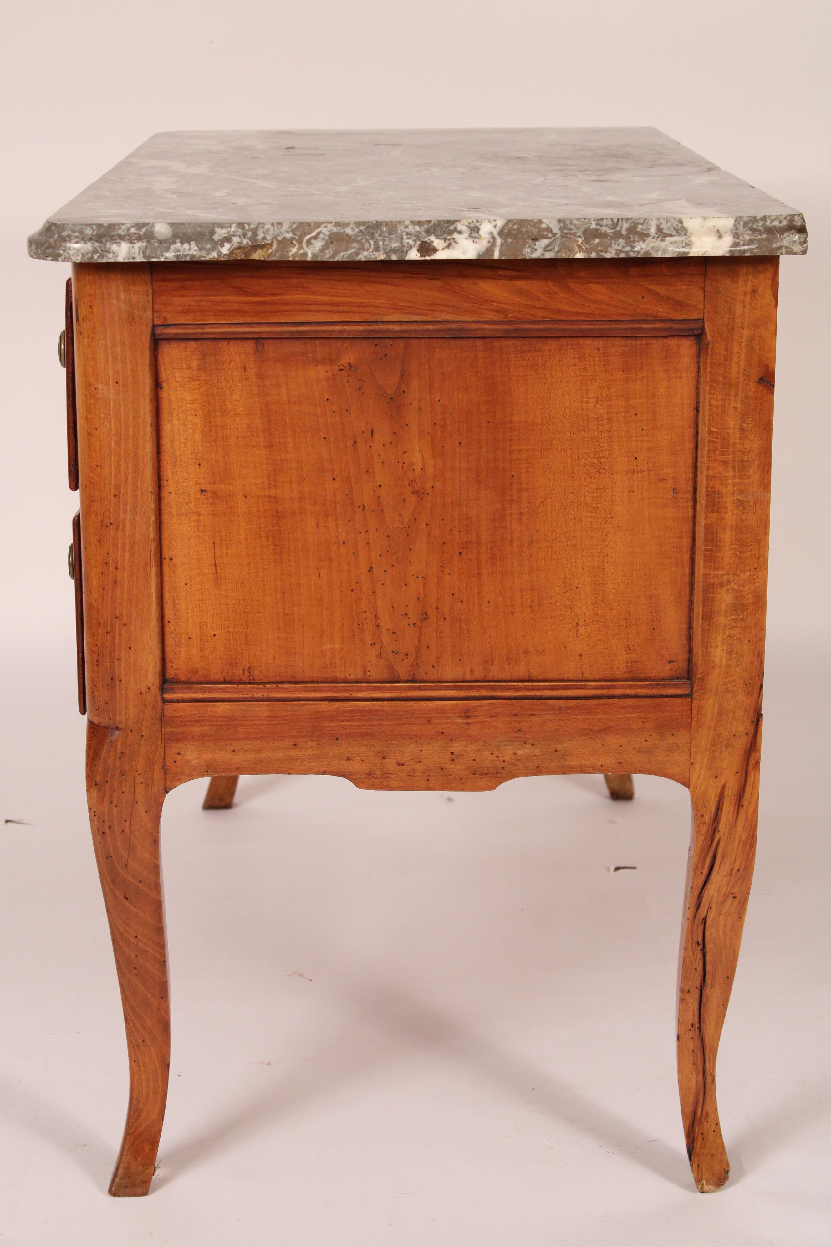 Antike Louis XV Provincial Stil Buche Holz Kommode im Zustand „Gut“ im Angebot in Laguna Beach, CA