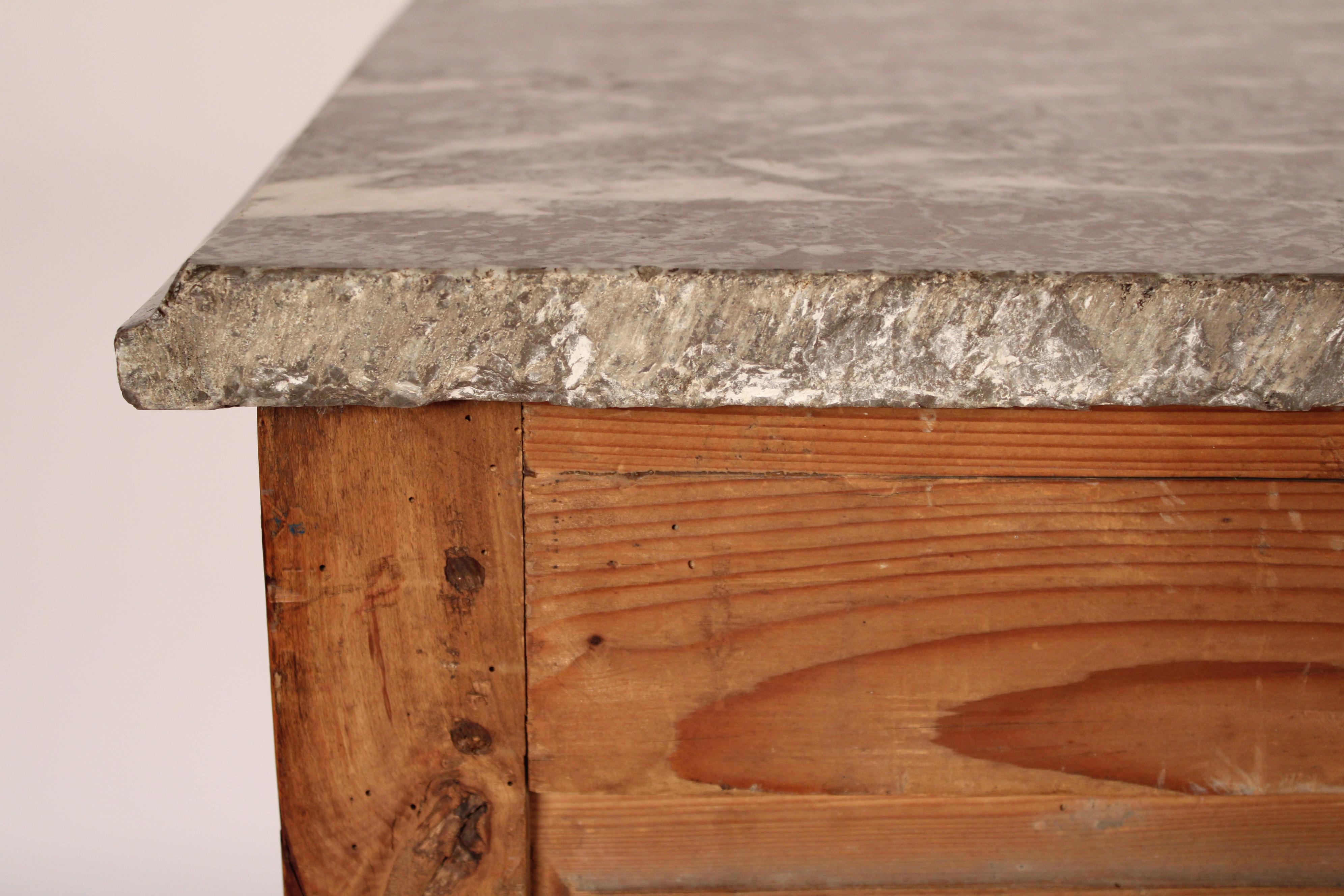 Antike Louis XV Provincial Stil Buche Holz Kommode (Messing) im Angebot