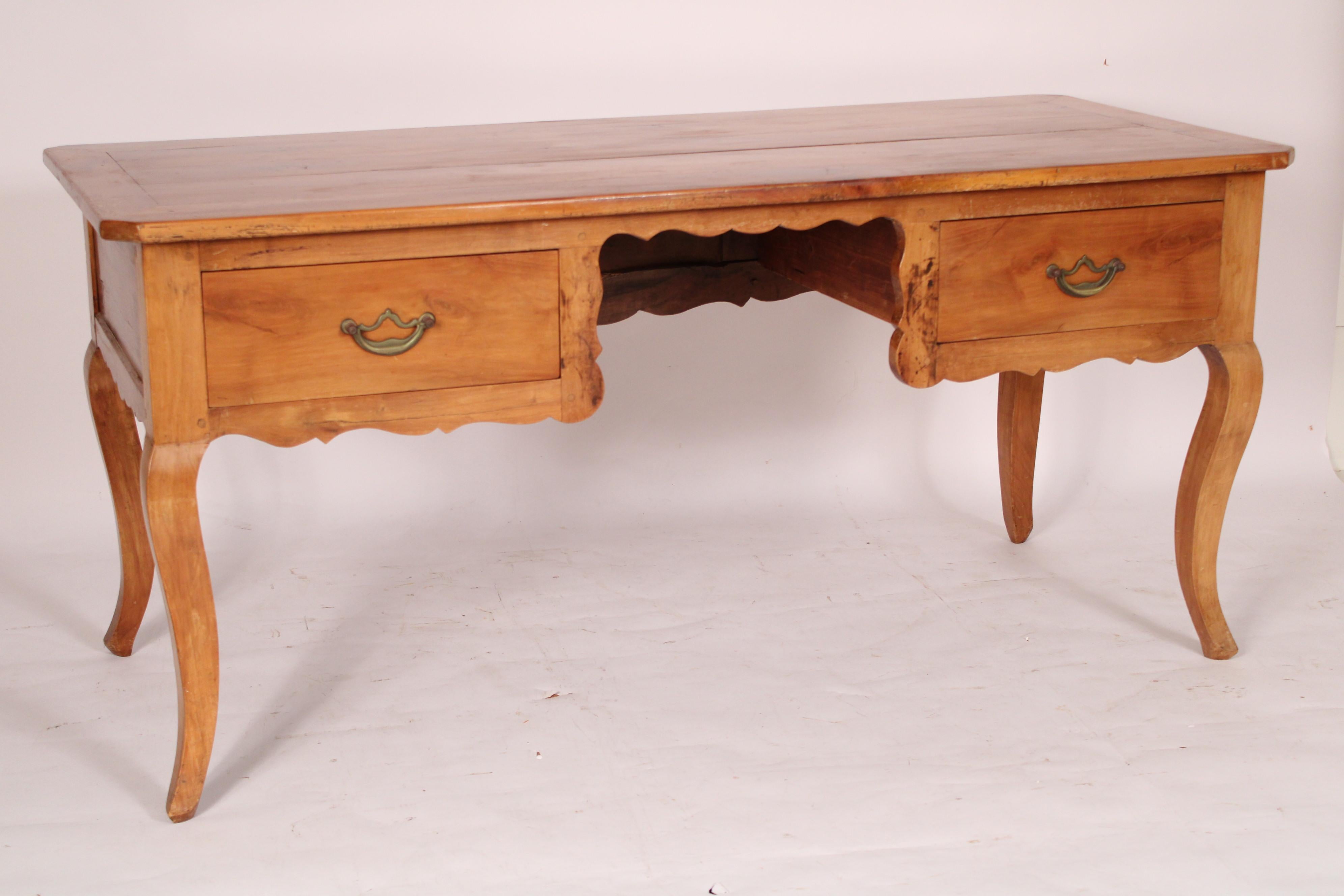 Antiker Louis XV Provinzial Stil Obst Wood Schreibtisch (Louis XV.) im Angebot
