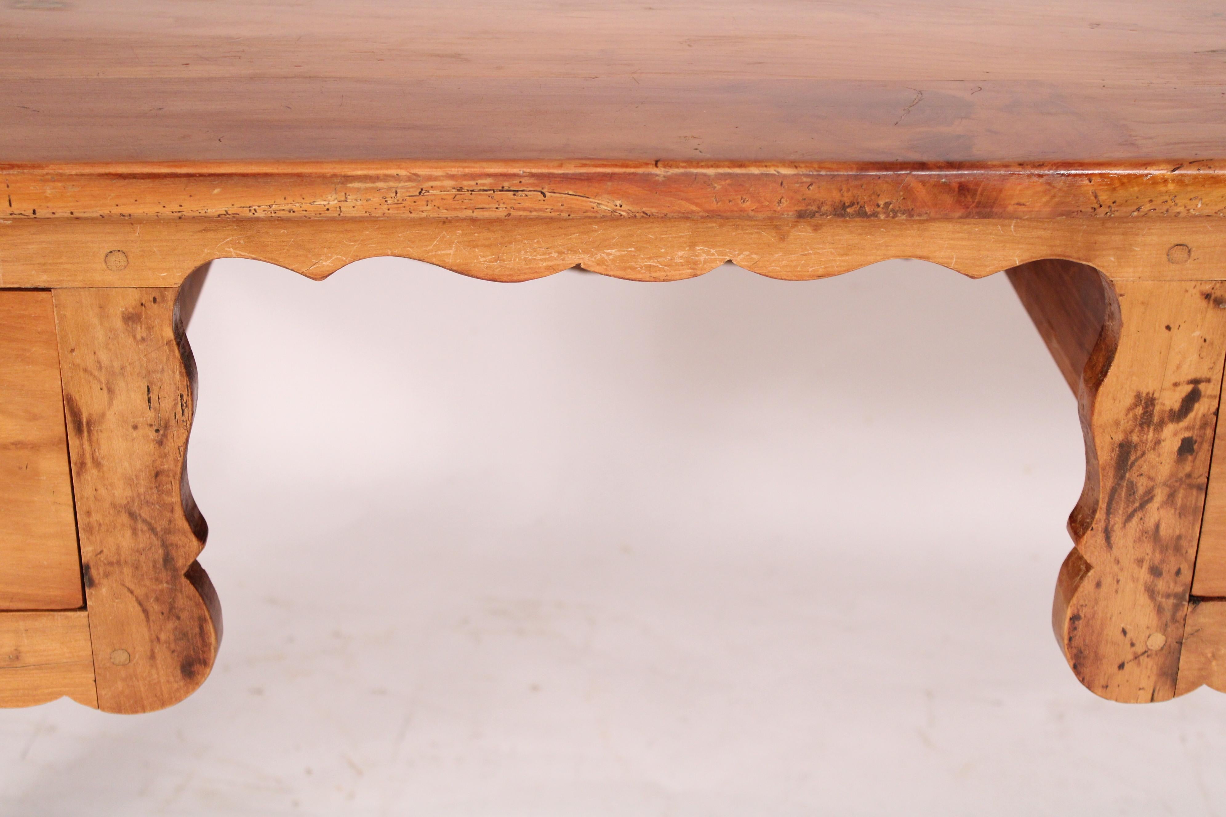 Antiker Louis XV Provinzial Stil Obst Wood Schreibtisch im Angebot 2