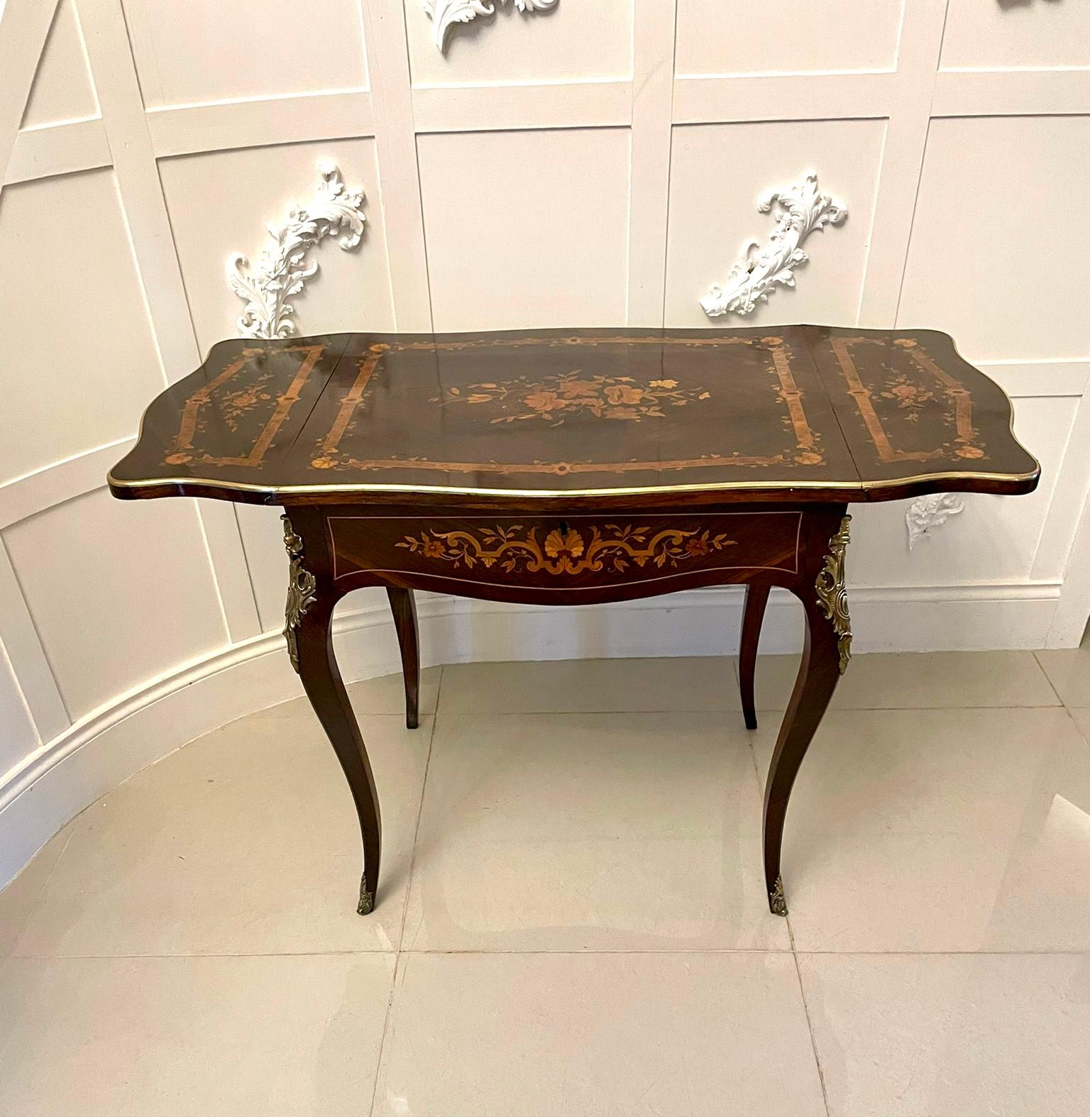 Ancienne table centrale française de qualité Louis XV en marqueterie de bois de rose marqueté en vente 7