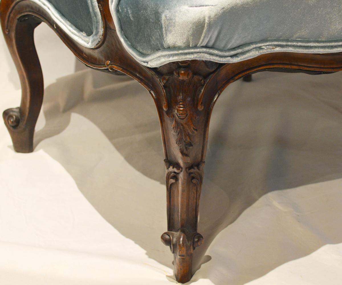 Antique Louis XV Revival 19th Century Hand-Carved Walnut Settee Five Piece Set 8