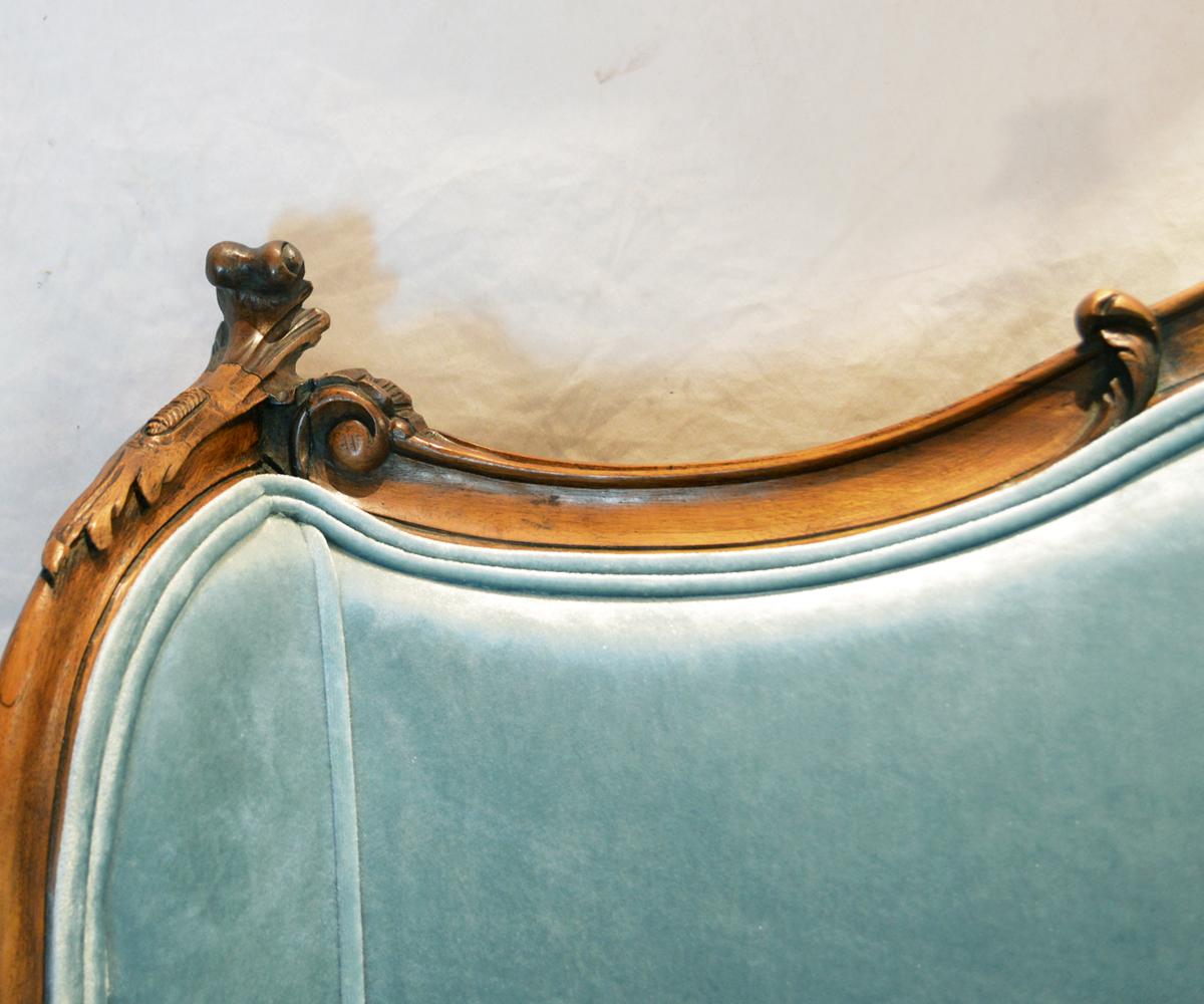 Antique Louis XV Revival 19th Century Hand-Carved Walnut Settee Five Piece Set 10