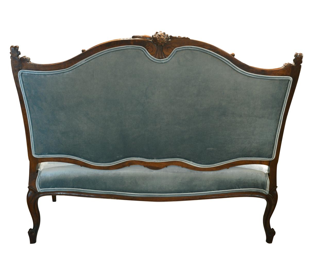 Antique Louis XV Revival 19th Century Hand-Carved Walnut Settee Five Piece Set In Good Condition In Laguna Beach, CA