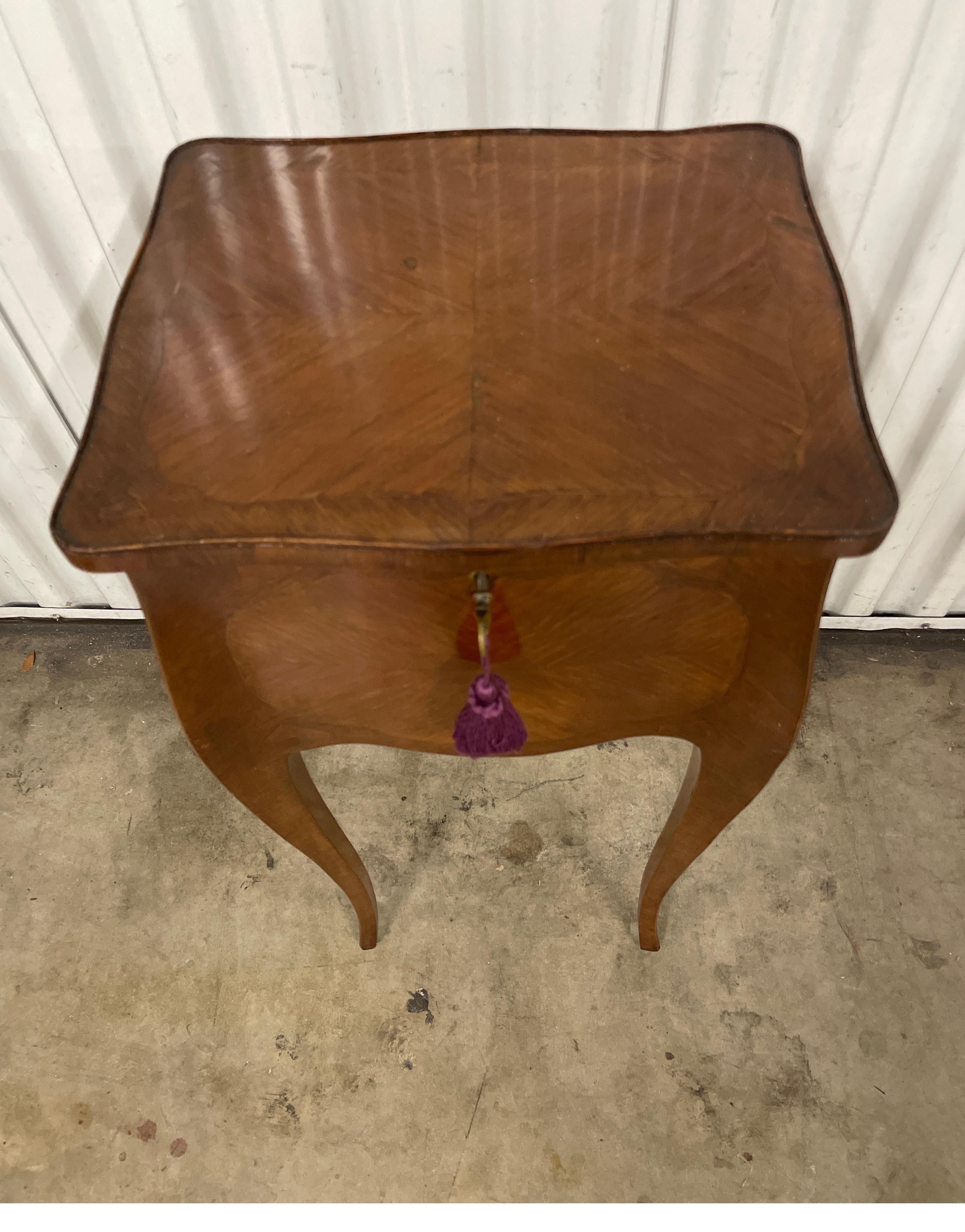 Petite Louis XV Style French sewing table. Top lifts up to four section compartment. This section can be removed to allow more storage below.
A lovely little side / drinks table.