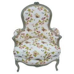 Antiker Bergere-Sessel im Louis-XV-Stil mit schraffierten Schmetterlingen im Louis-XV-Stil