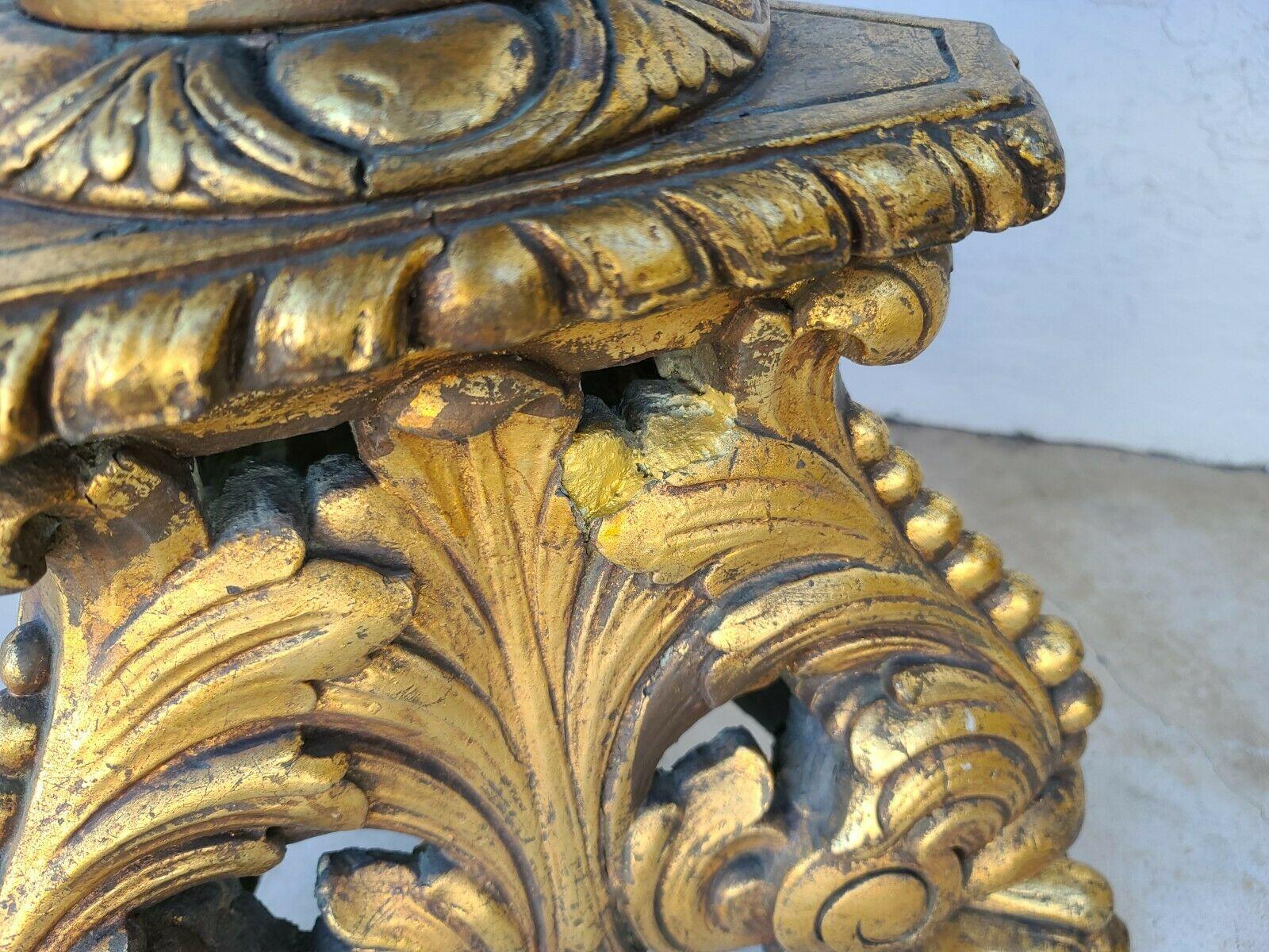 Antiker Beistelltisch im Louis-XV-Stil mit Messing umwickelt und vergoldetem Serviertablett im Angebot 2