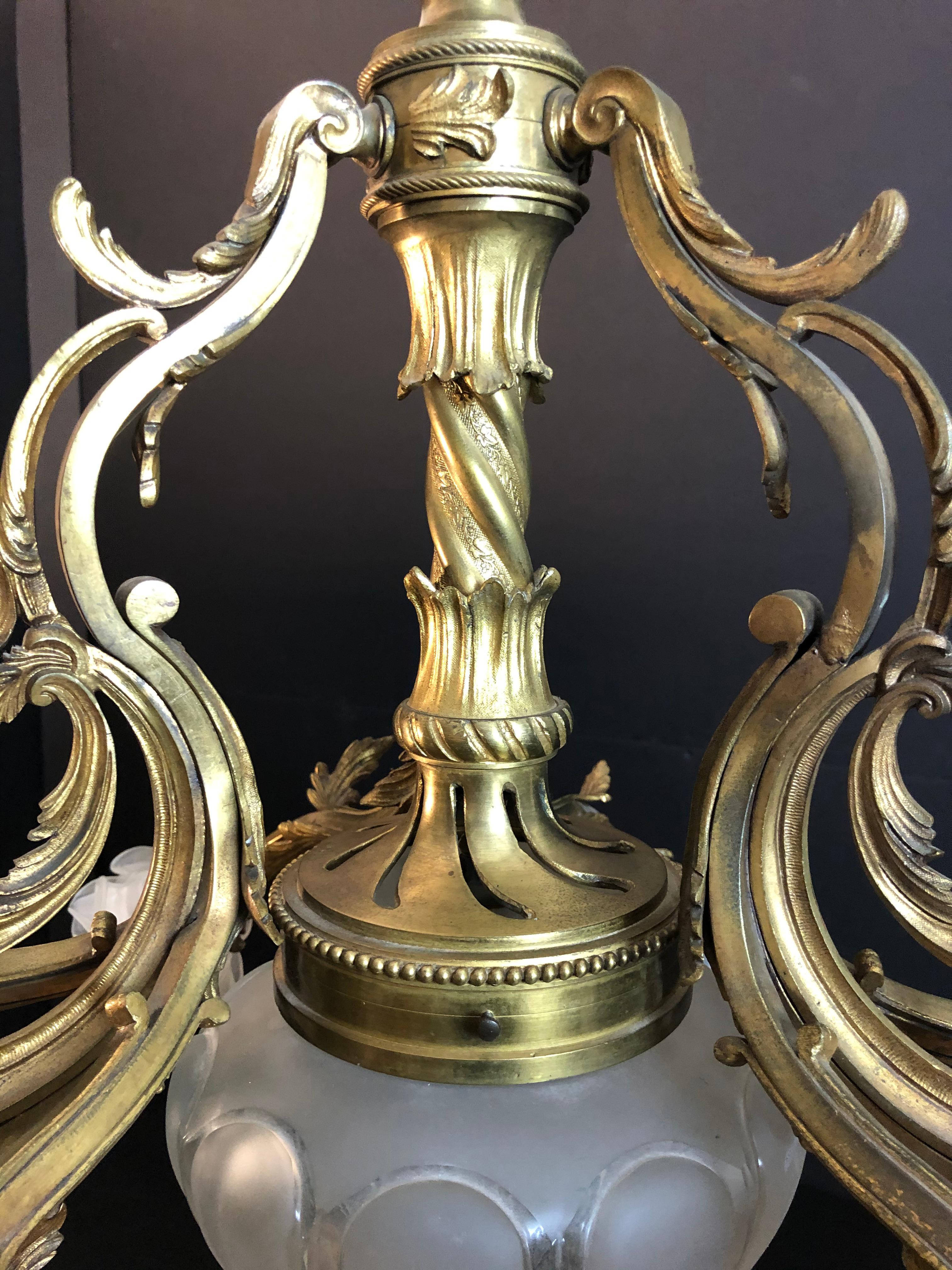 Lustre ancien en bronze de style Louis XV ancien Bon état - En vente à Norwood, NJ