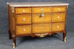 Antica commode con piano in marmo montata in bronzo in stile Luigi XV