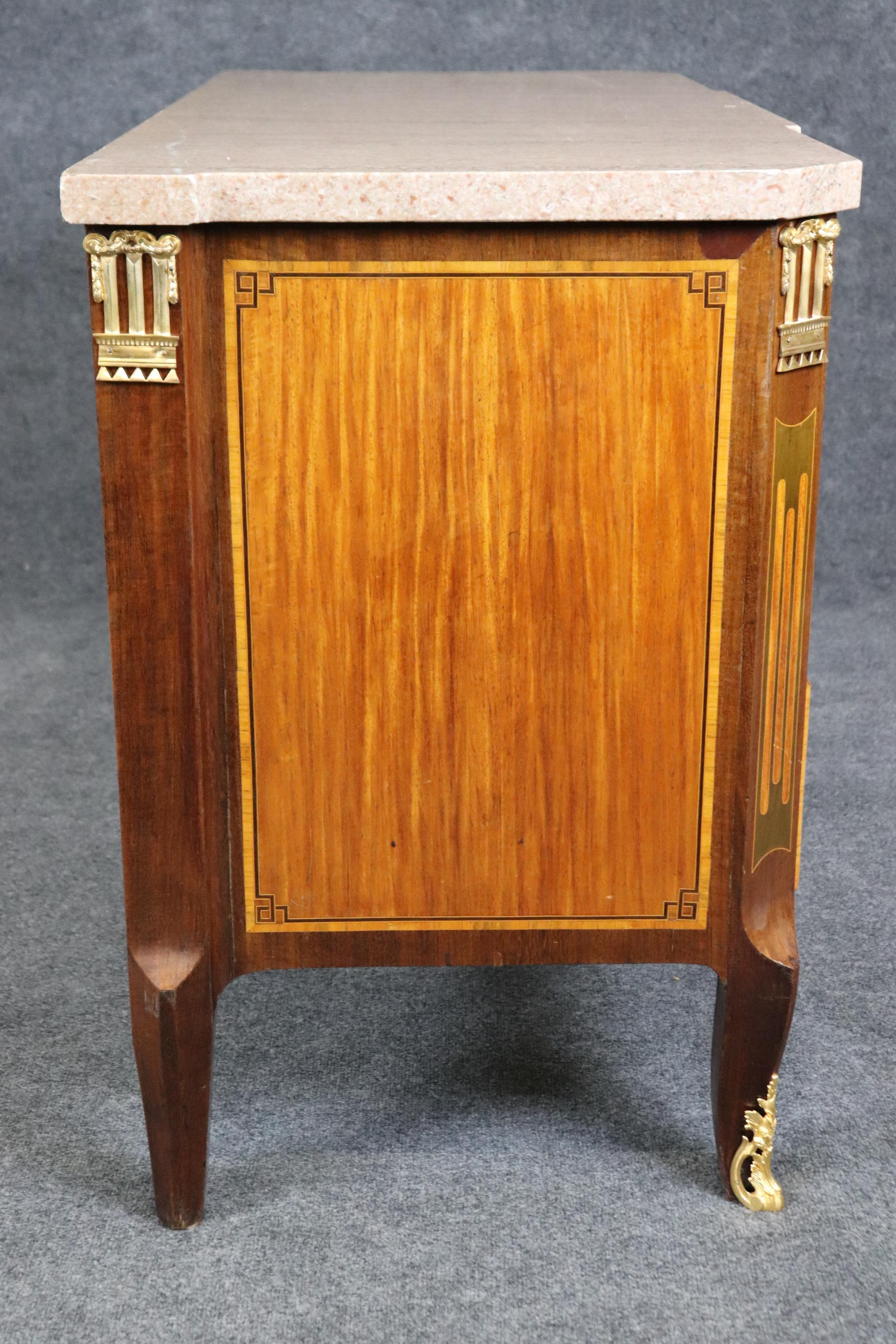 Antica commode con piano in marmo montata in bronzo in stile Luigi XV In condizioni buone in vendita a Swedesboro, NJ