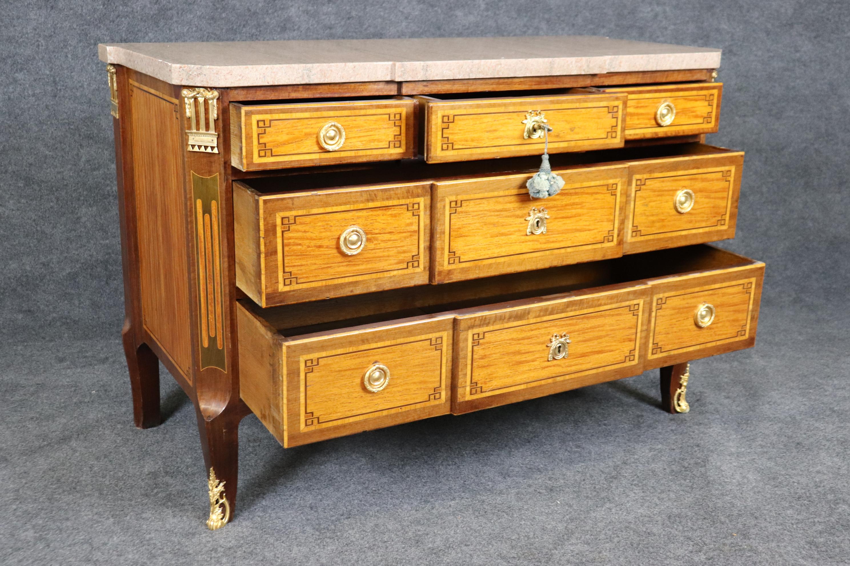 XX secolo Antica commode con piano in marmo montata in bronzo in stile Luigi XV in vendita