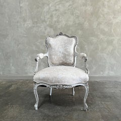 Chaise ancienne de style Louis XV avec revêtement en lin