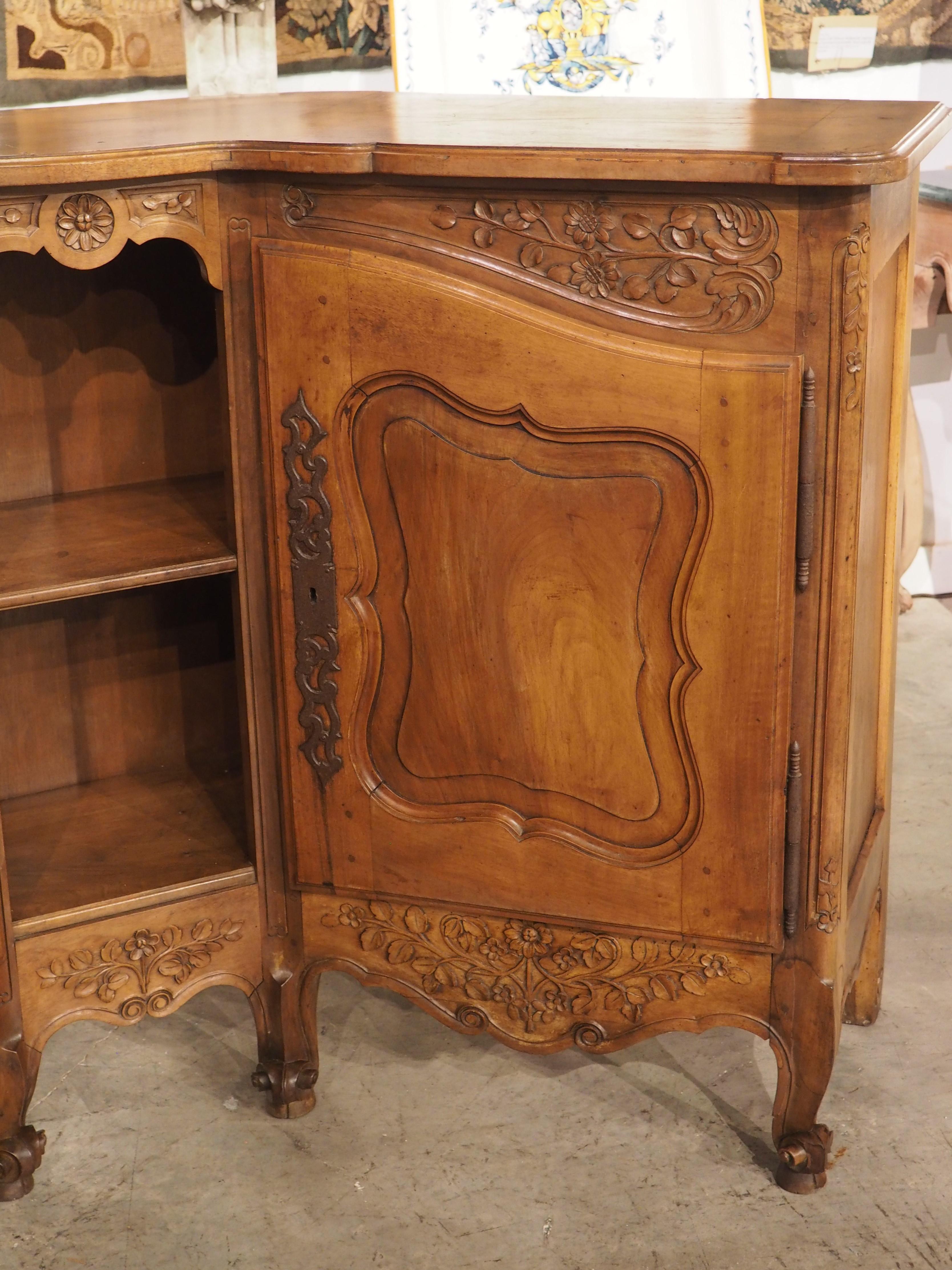 Antique Louis XV Style Corner Buffet from Provence, France, C. 1900 For Sale 7