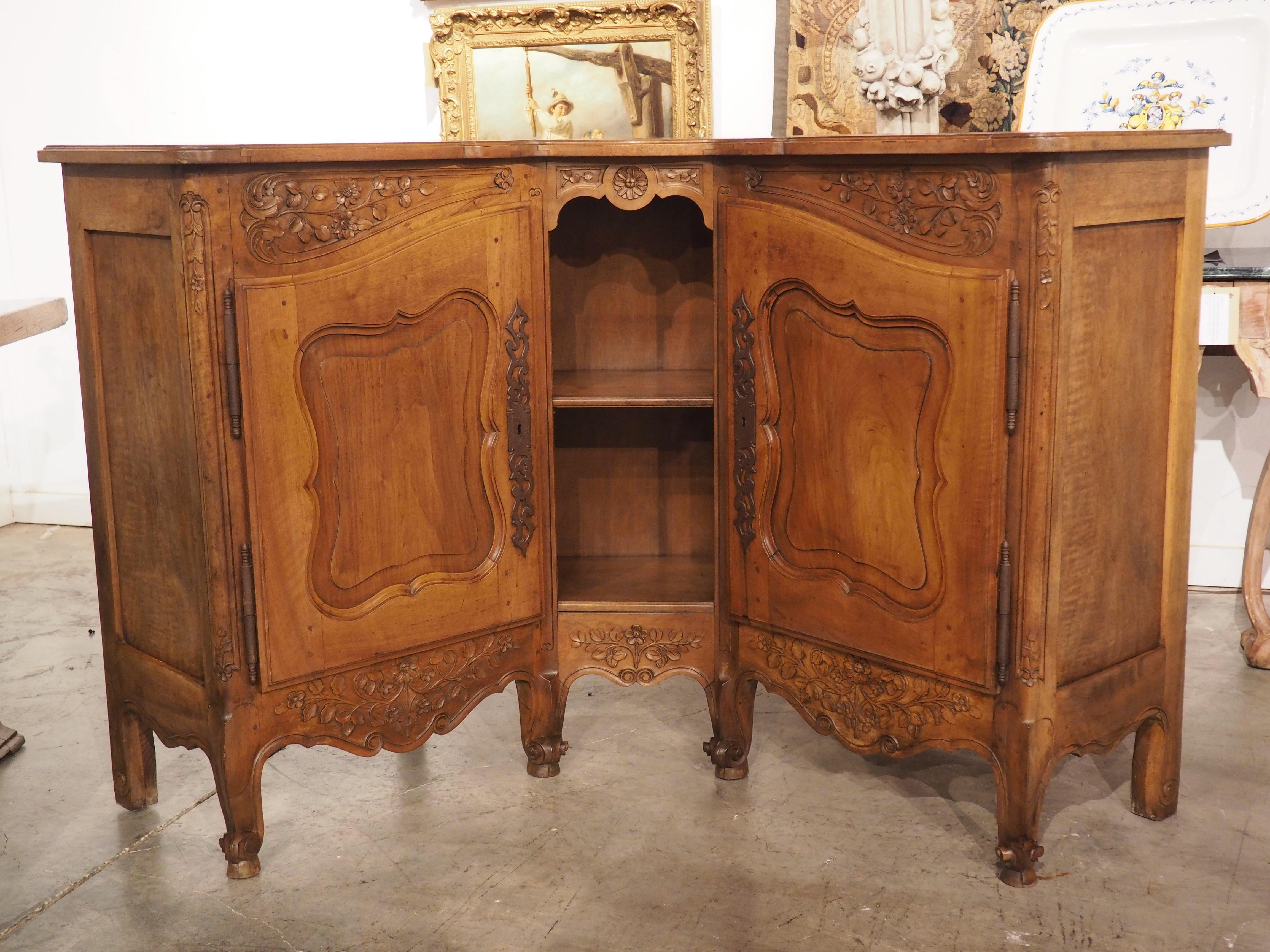 Antique Louis XV Style Corner Buffet from Provence, France, C. 1900 For Sale 10
