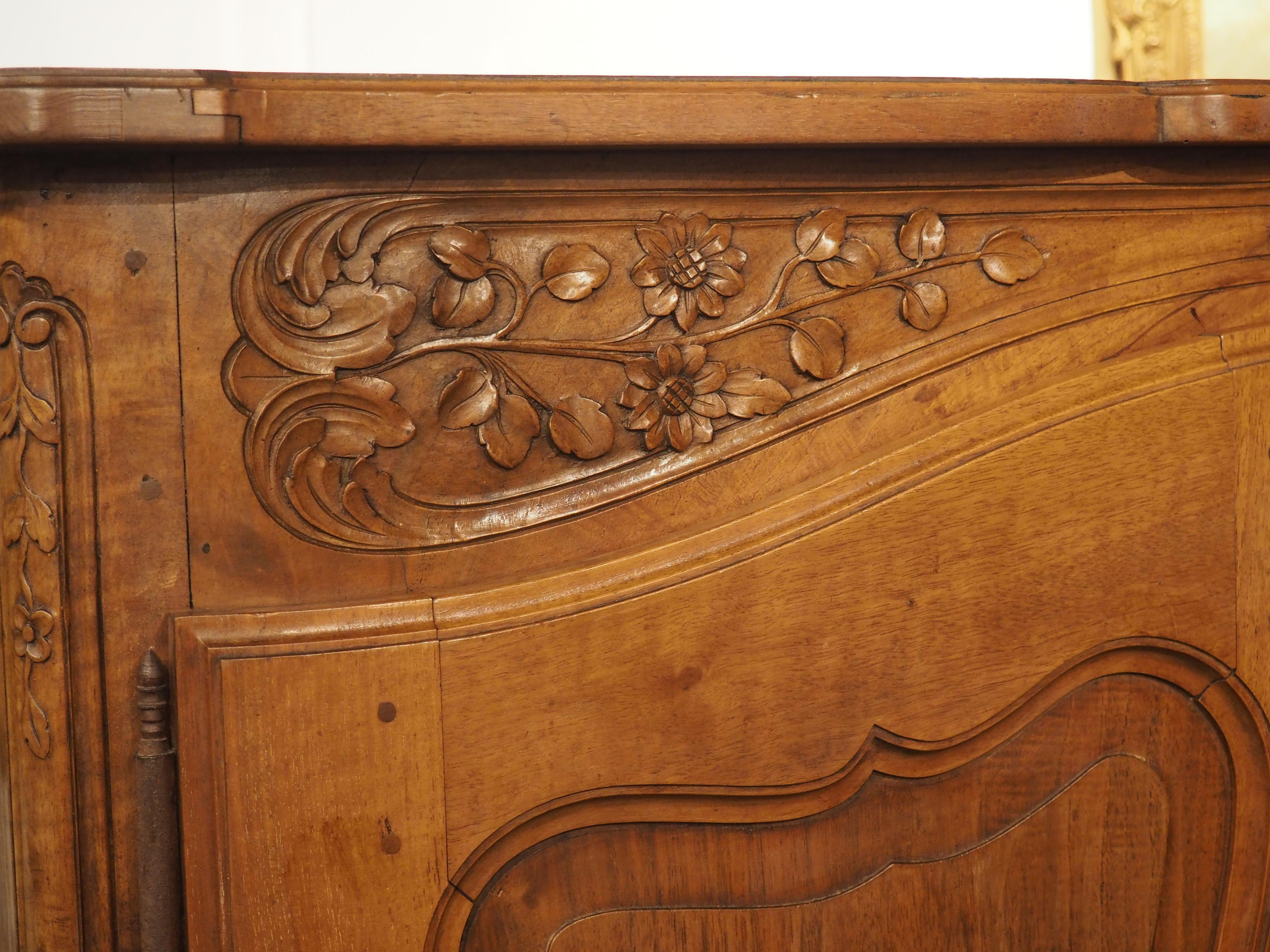 Hand-Carved Antique Louis XV Style Corner Buffet from Provence, France, C. 1900 For Sale
