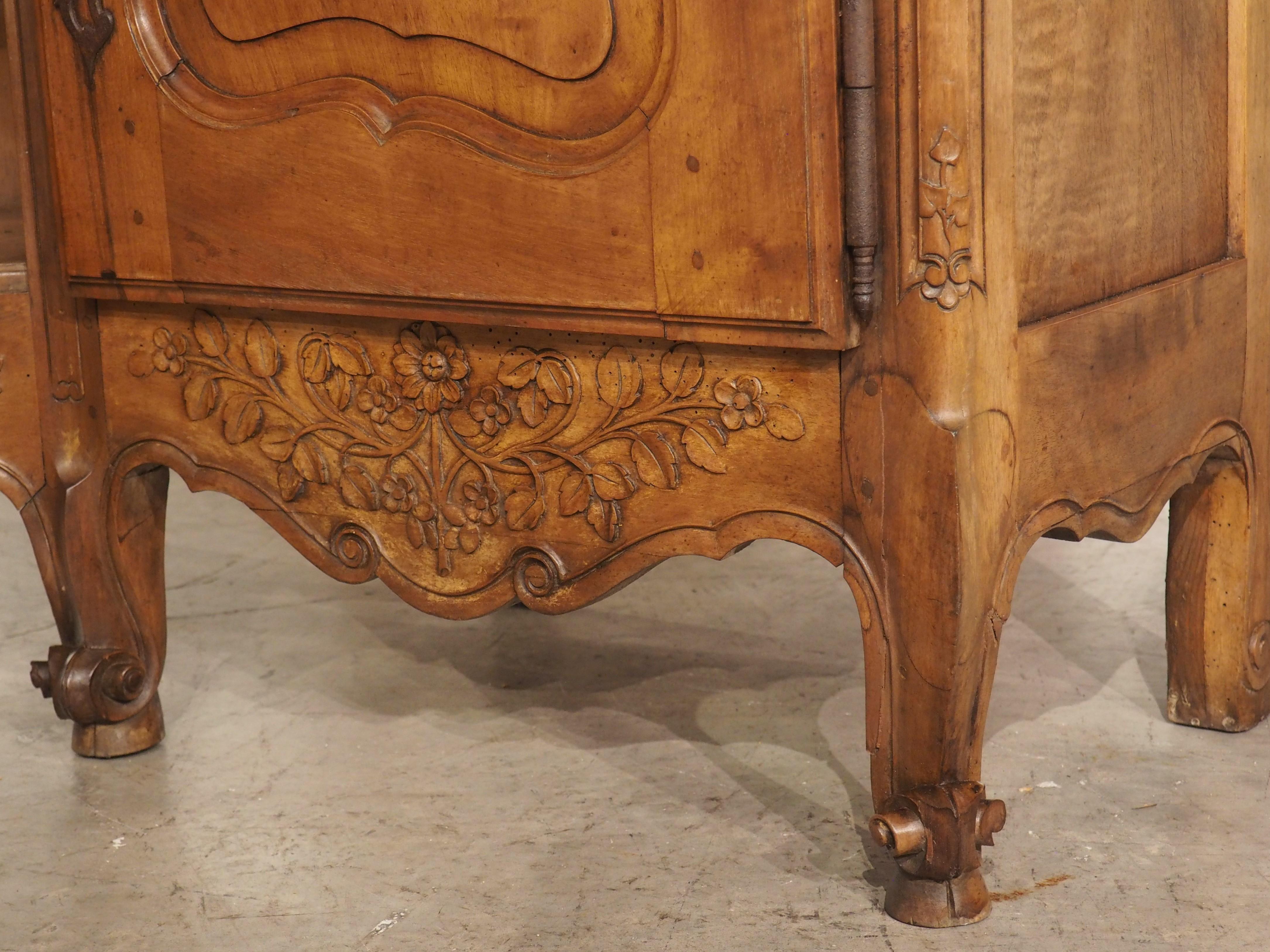 Pine Antique Louis XV Style Corner Buffet from Provence, France, C. 1900 For Sale