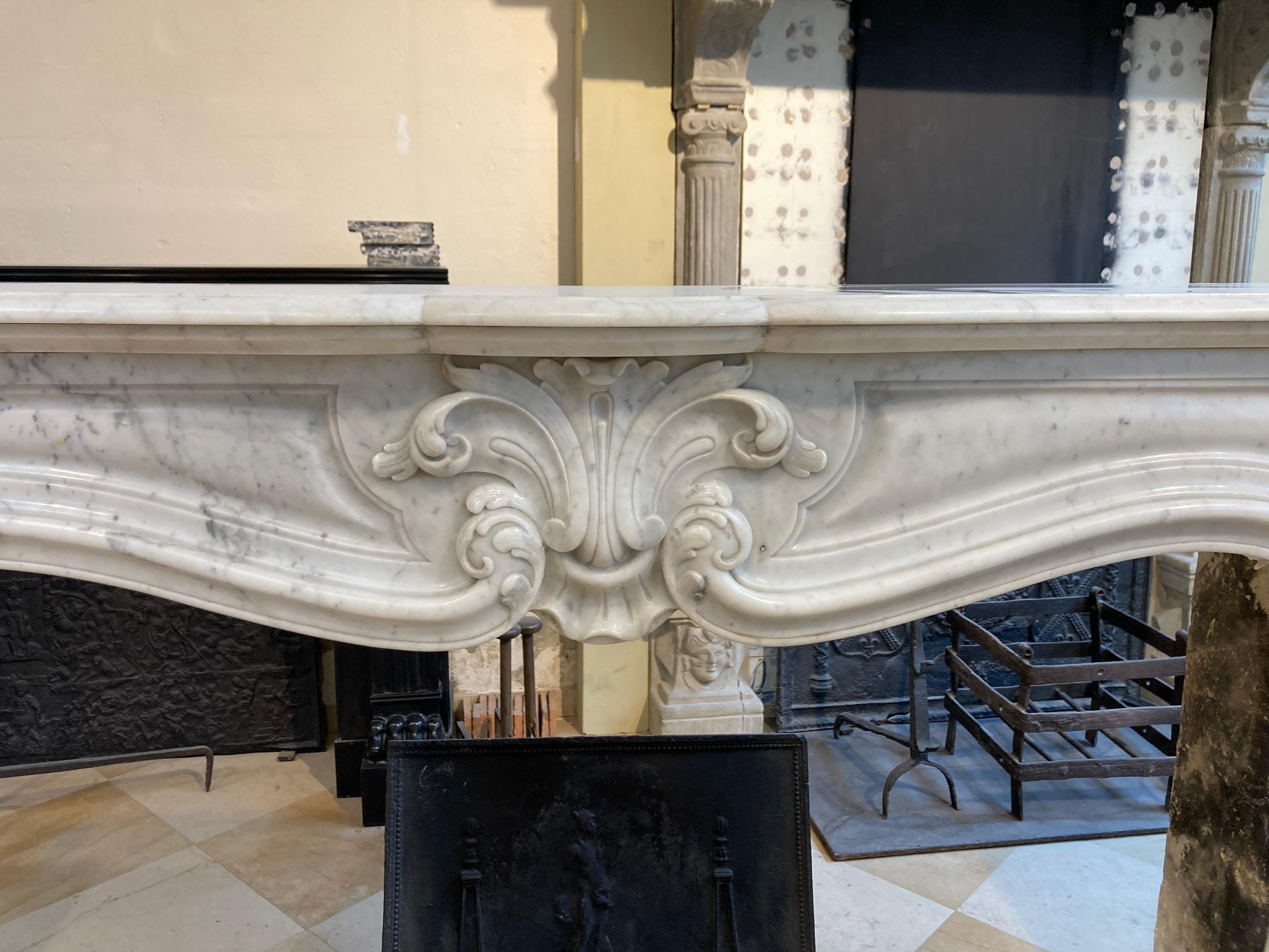 Antique Louis XV Style Fireplace Mantel in Carrara White Marble, 19th Century 6