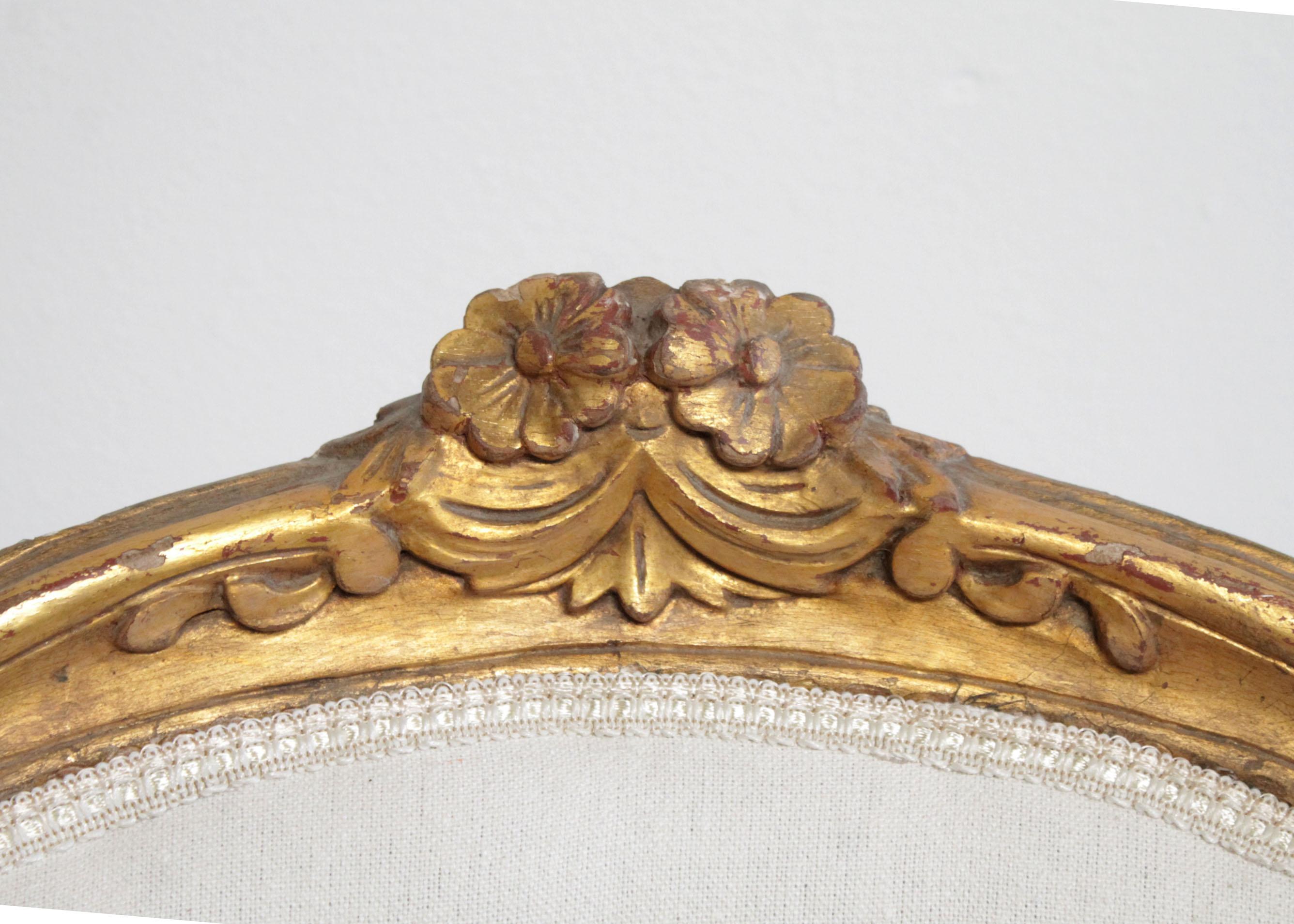 Bois doré Fauteuils ouverts anciens de style Louis XV en bois doré sculpté en vente