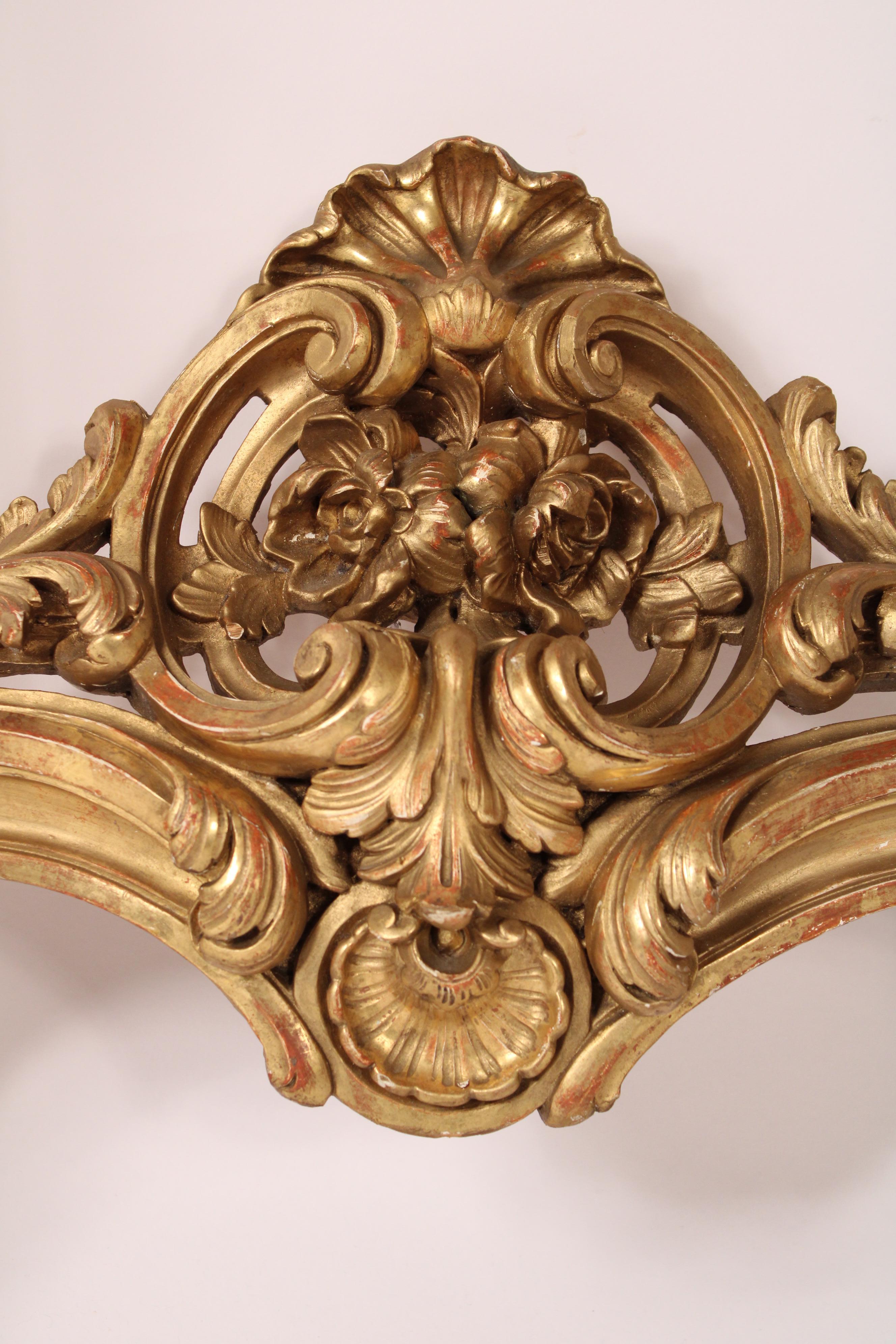 Ancienne table console en bois doré de style Louis XV en vente 7