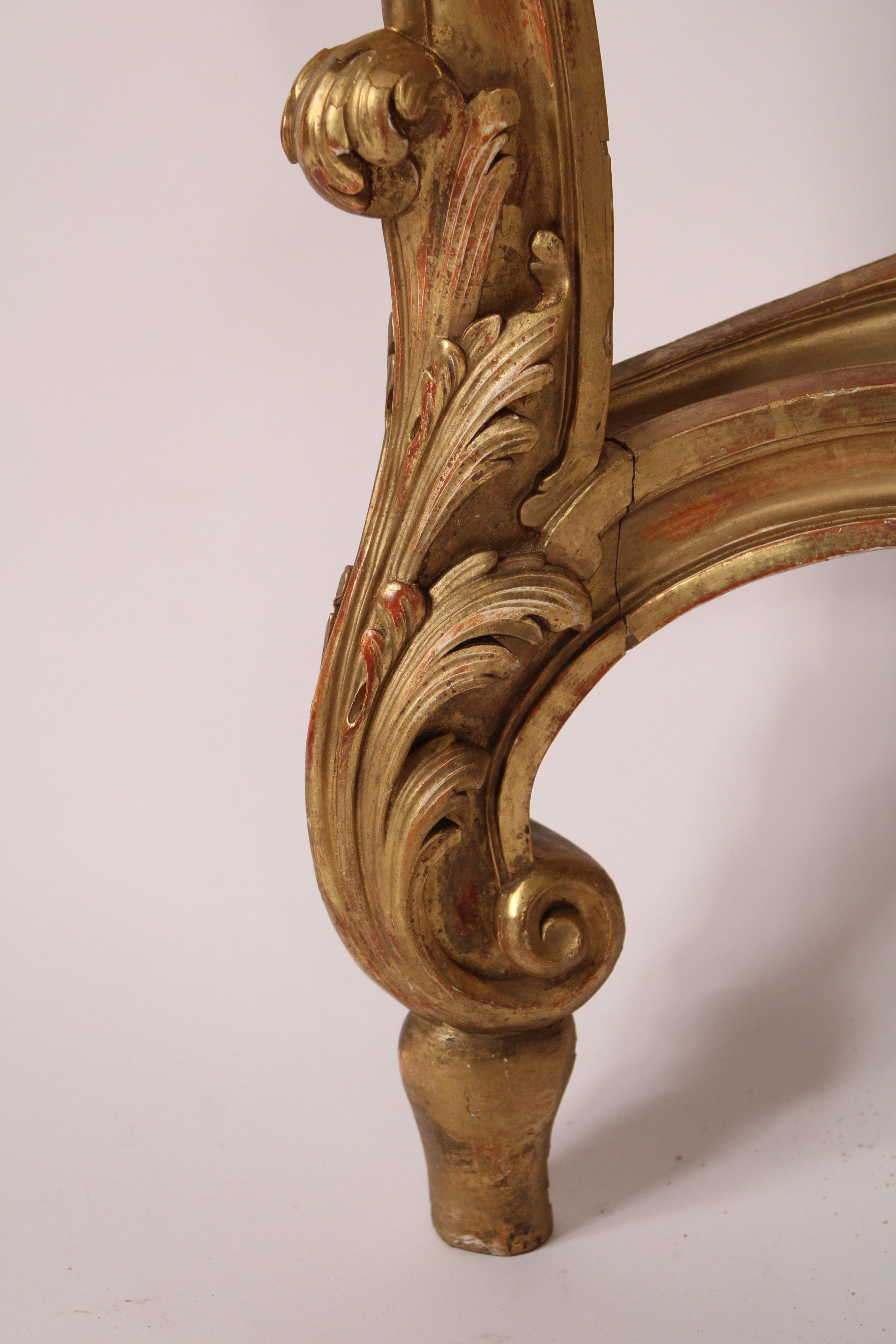 Ancienne table console en bois doré de style Louis XV en vente 8