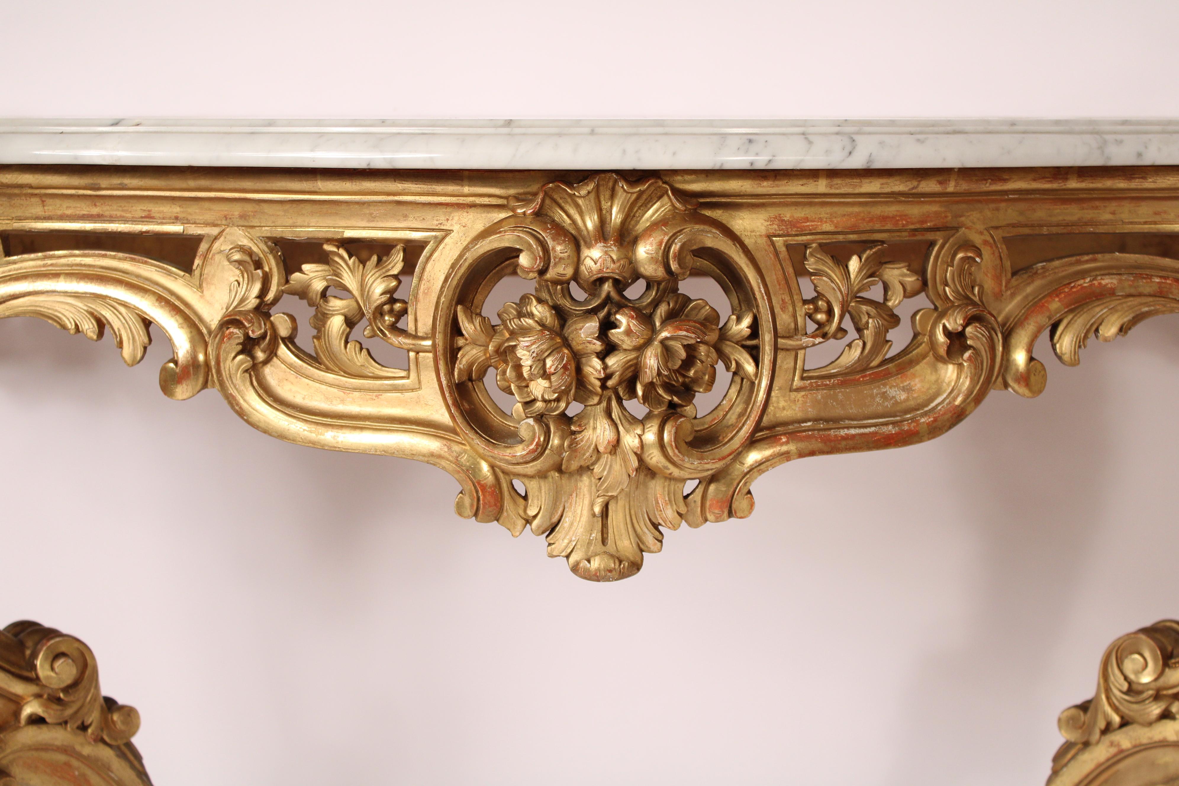 Ancienne table console en bois doré de style Louis XV en vente 1