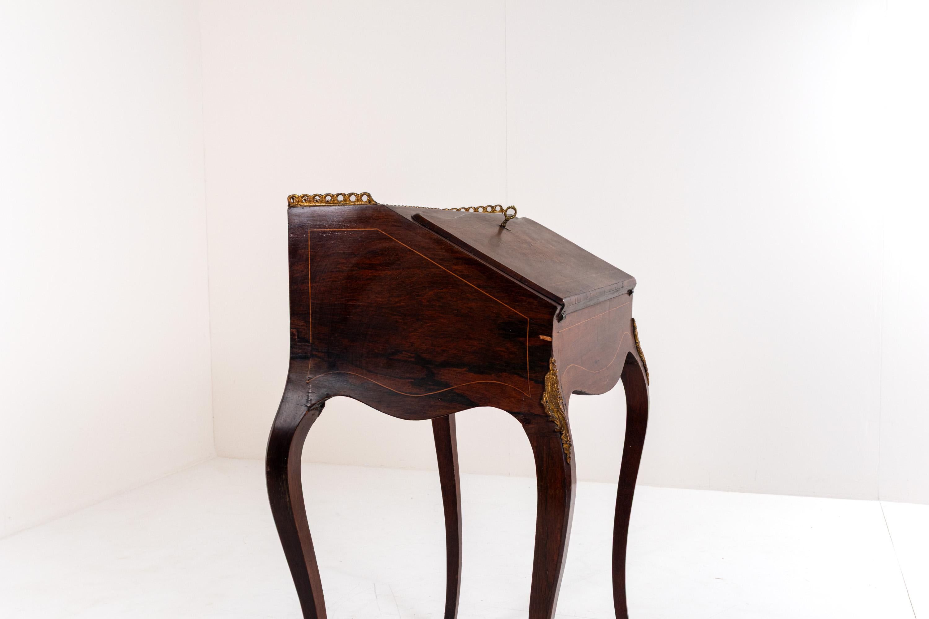 Marqueterie Ancien secrétaire de dame en marqueterie de style Louis XV, 19e siècle en vente