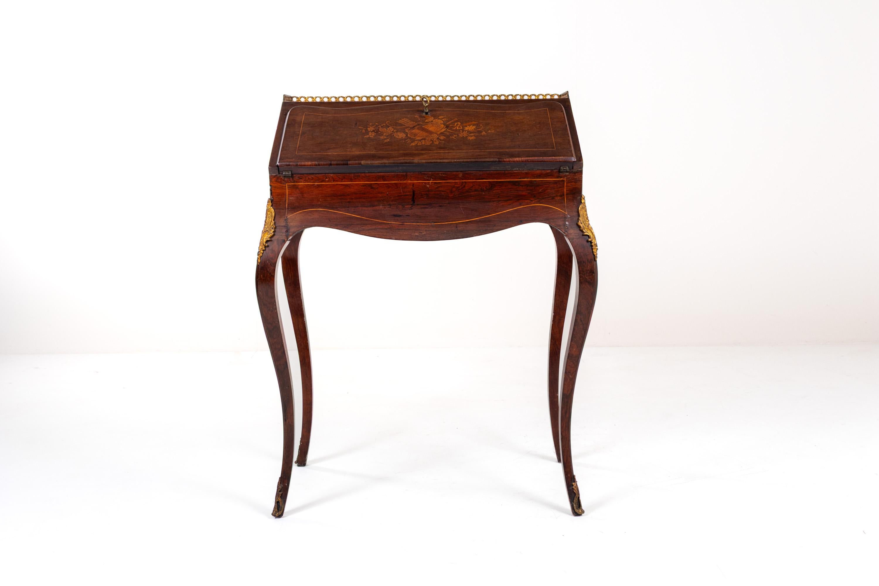 Bois Ancien secrétaire de dame en marqueterie de style Louis XV, 19e siècle en vente