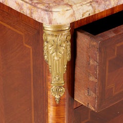 Antico cassettone in palissandro intarsiato in stile Luigi XV con montature e scanalature in ormù