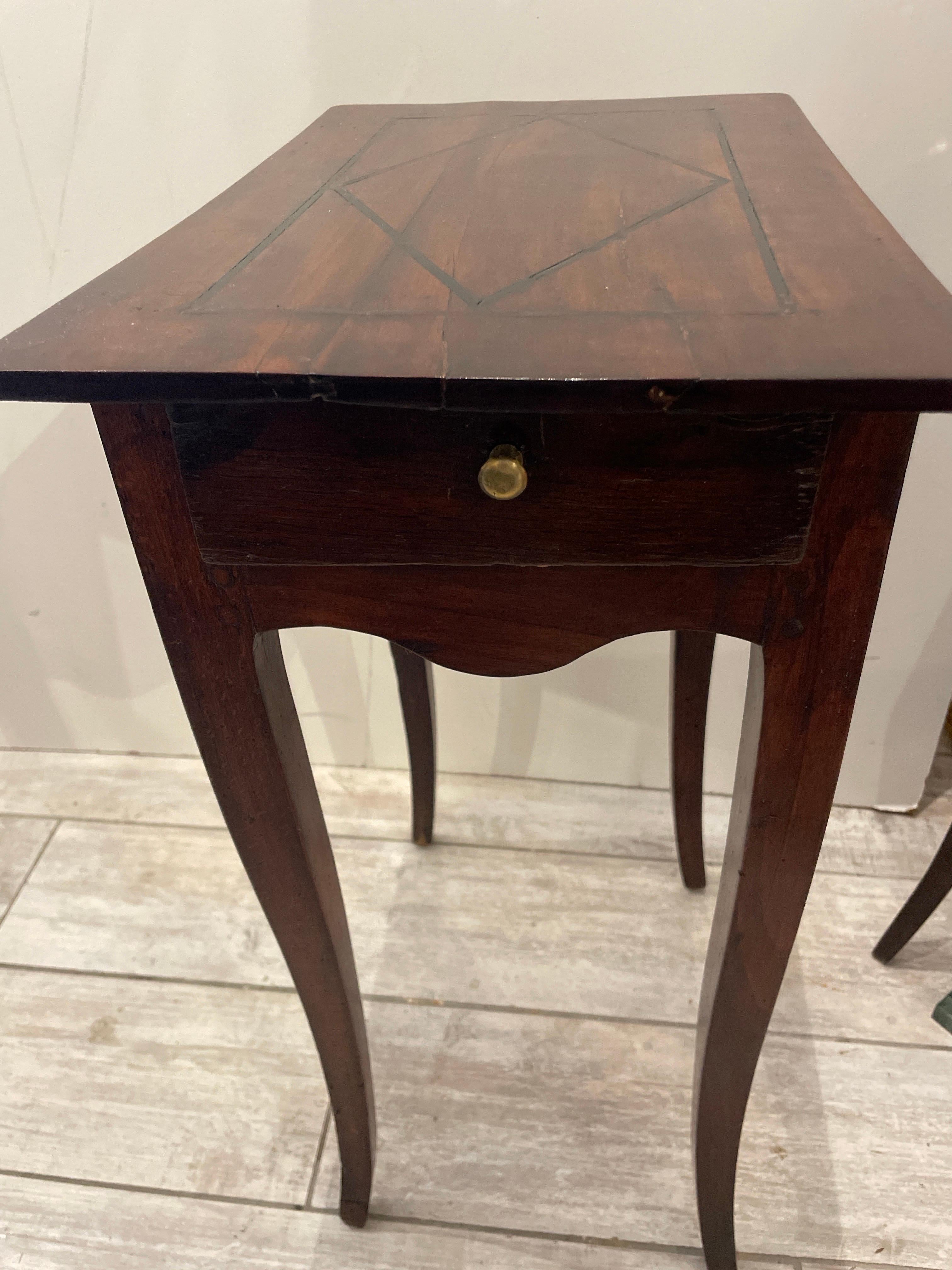 Mesa auxiliar antigua con incrustaciones estilo Luis XV en Bueno estado para la venta en West Palm Beach, FL