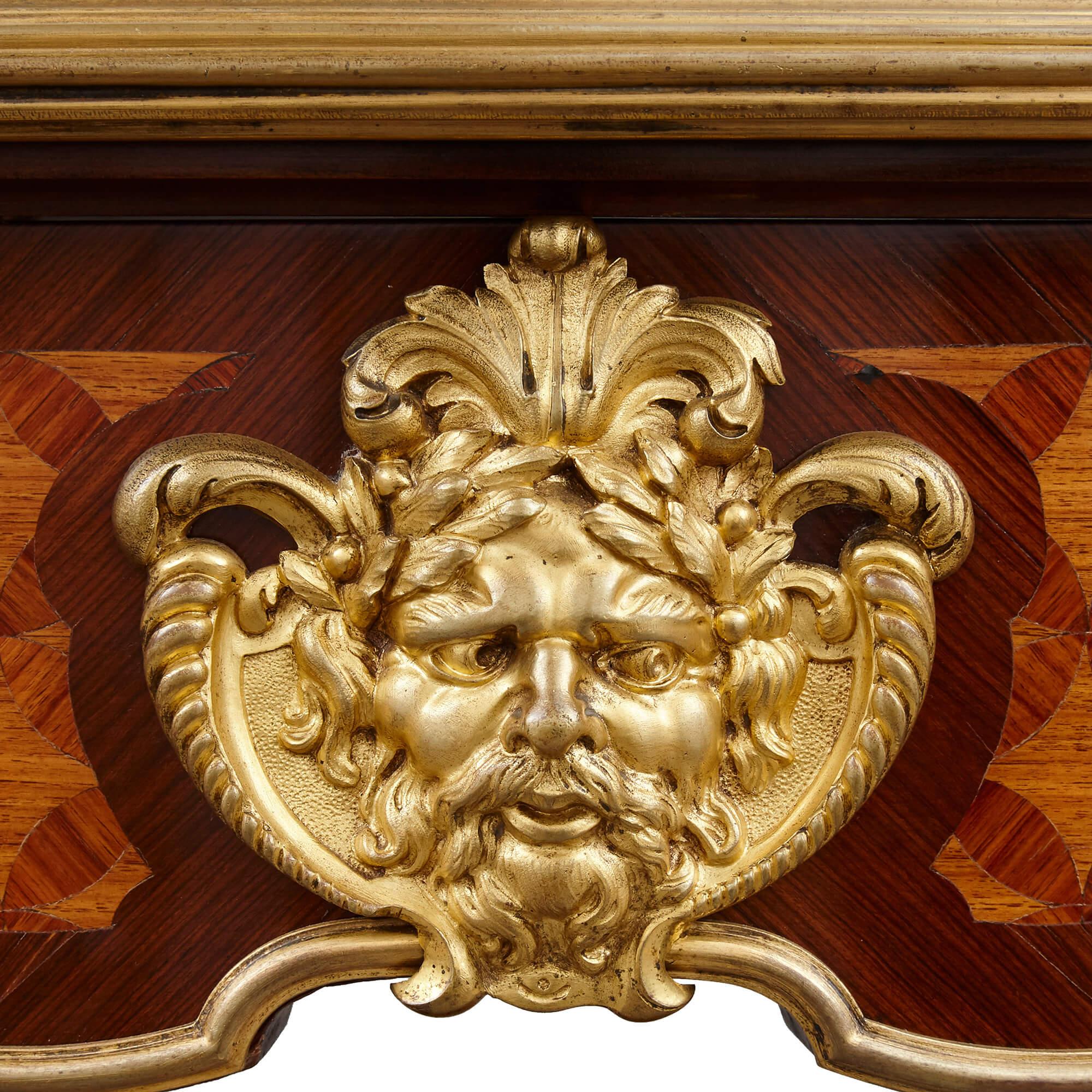 Antiker Goldbronze-Tisch im Louis-XV-Stil von L'Escalier de Cristal (Parkettarbeit) im Angebot