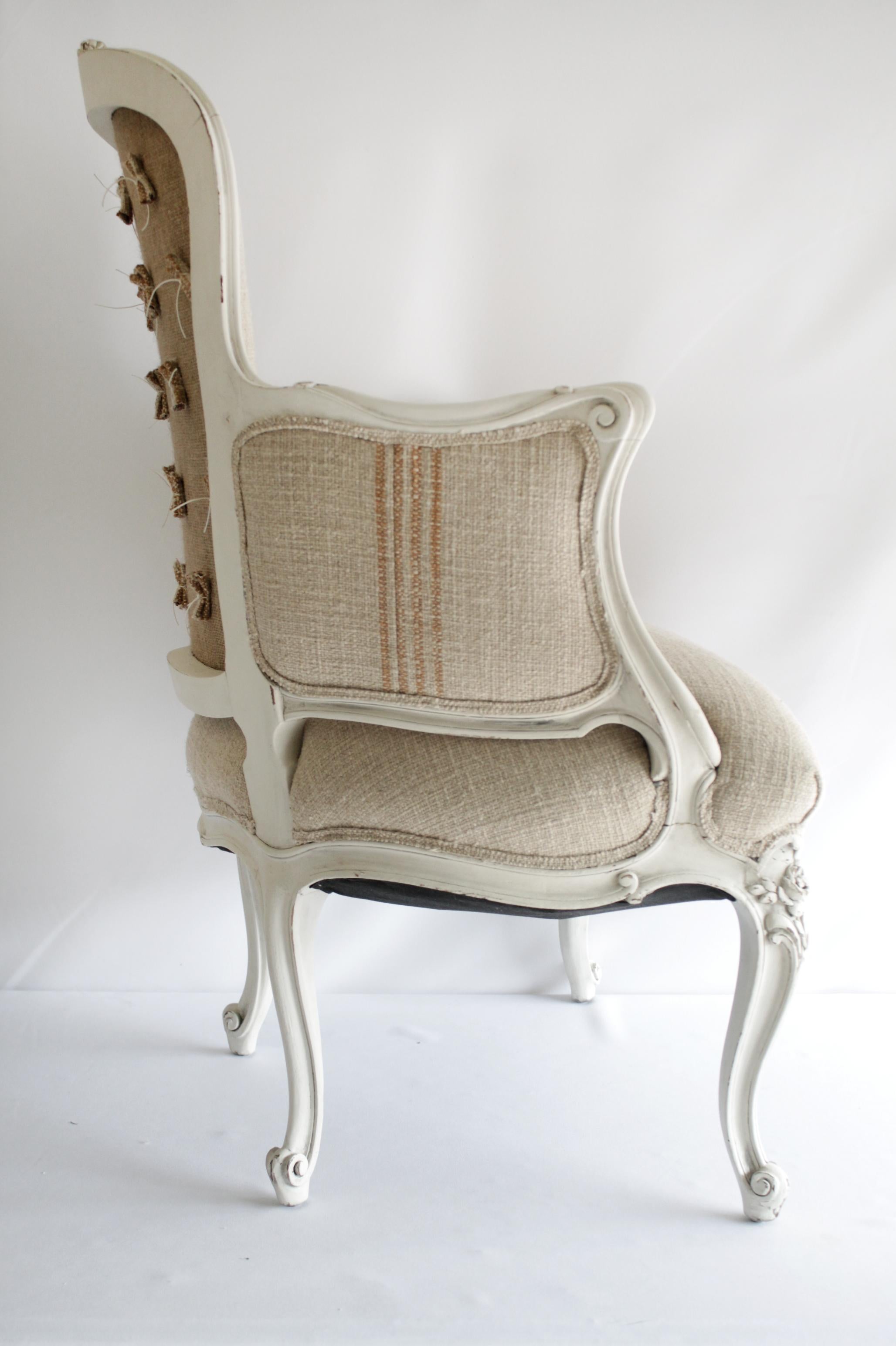 Antique Louis XV Style Painted French Bergère Chair with Linen Upholstery 4