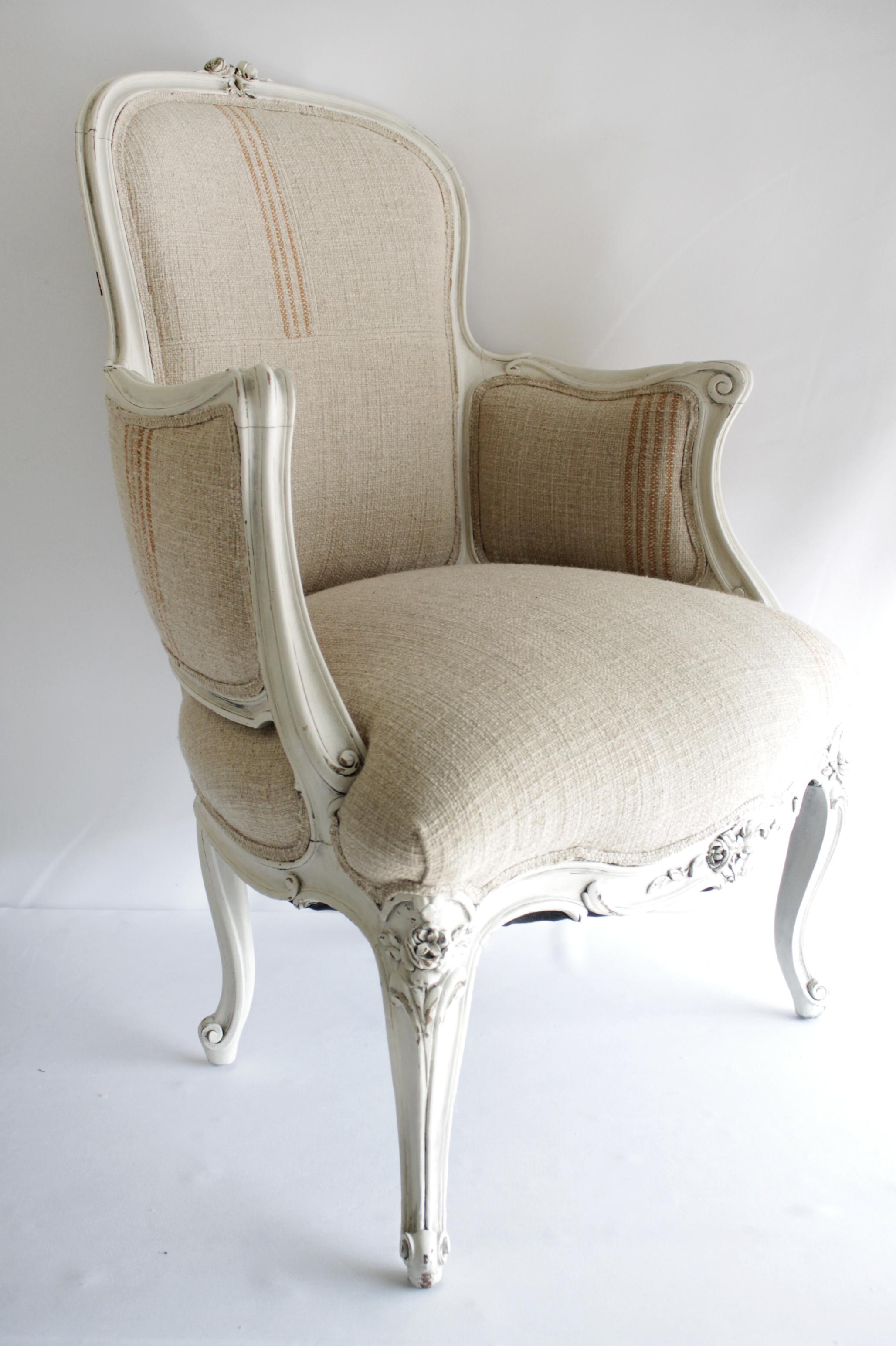 Antique Louis XV Style Painted French Bergère Chair with Linen Upholstery 5