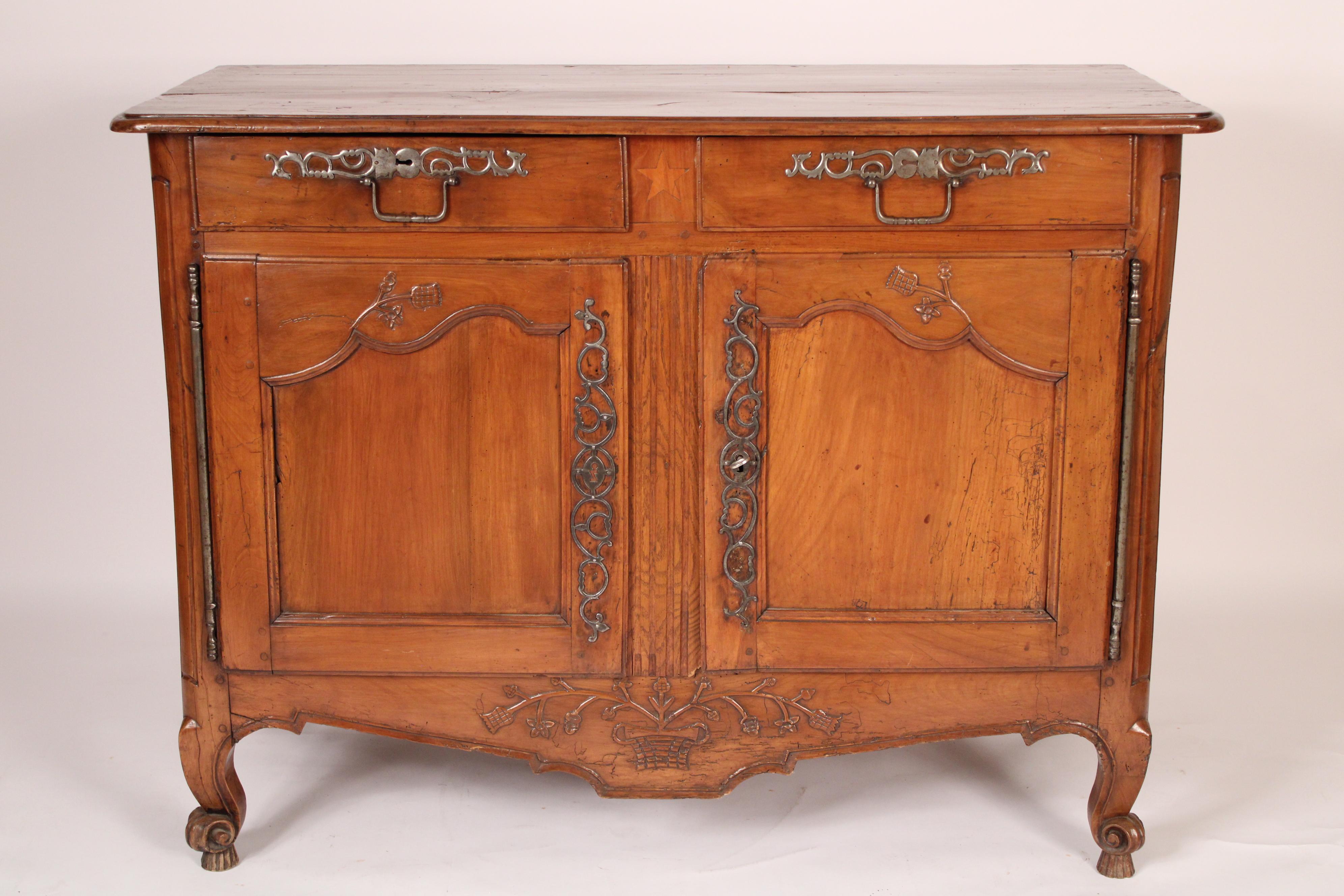 Antique Louis XV style provincial fruitwood buffet, 19th century. With a 3 board rectangular top with rounded front corners, 2 frieze drawers with iron hardware over two fruitwood doors with inset panels, resting on French fiddle feet.