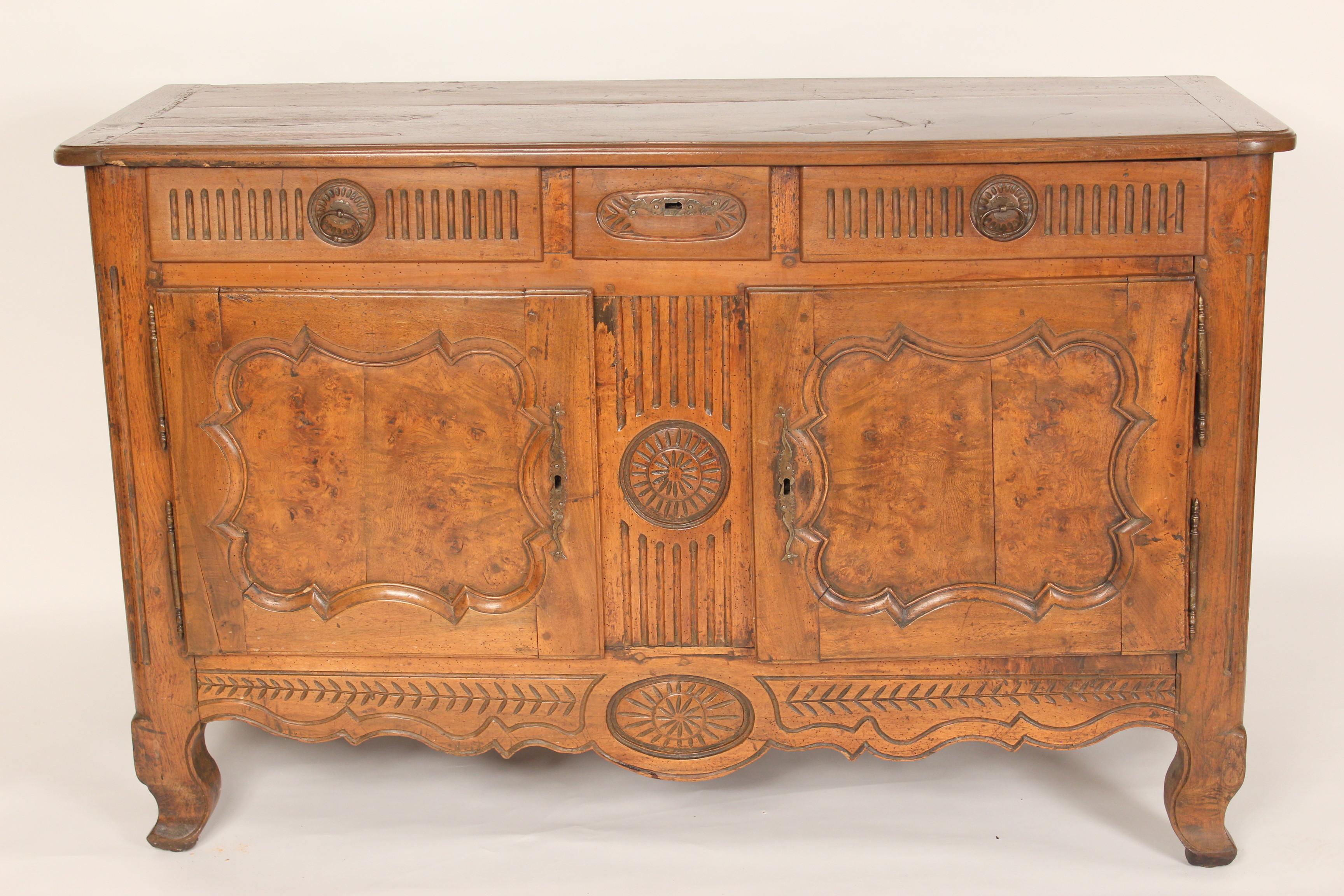 Antique Louis XV style provincial walnut and bur elm buffet, early 19th century. Excellent color on the front and sides. The top has been restored and refinished, the finish on the top is cloudy.