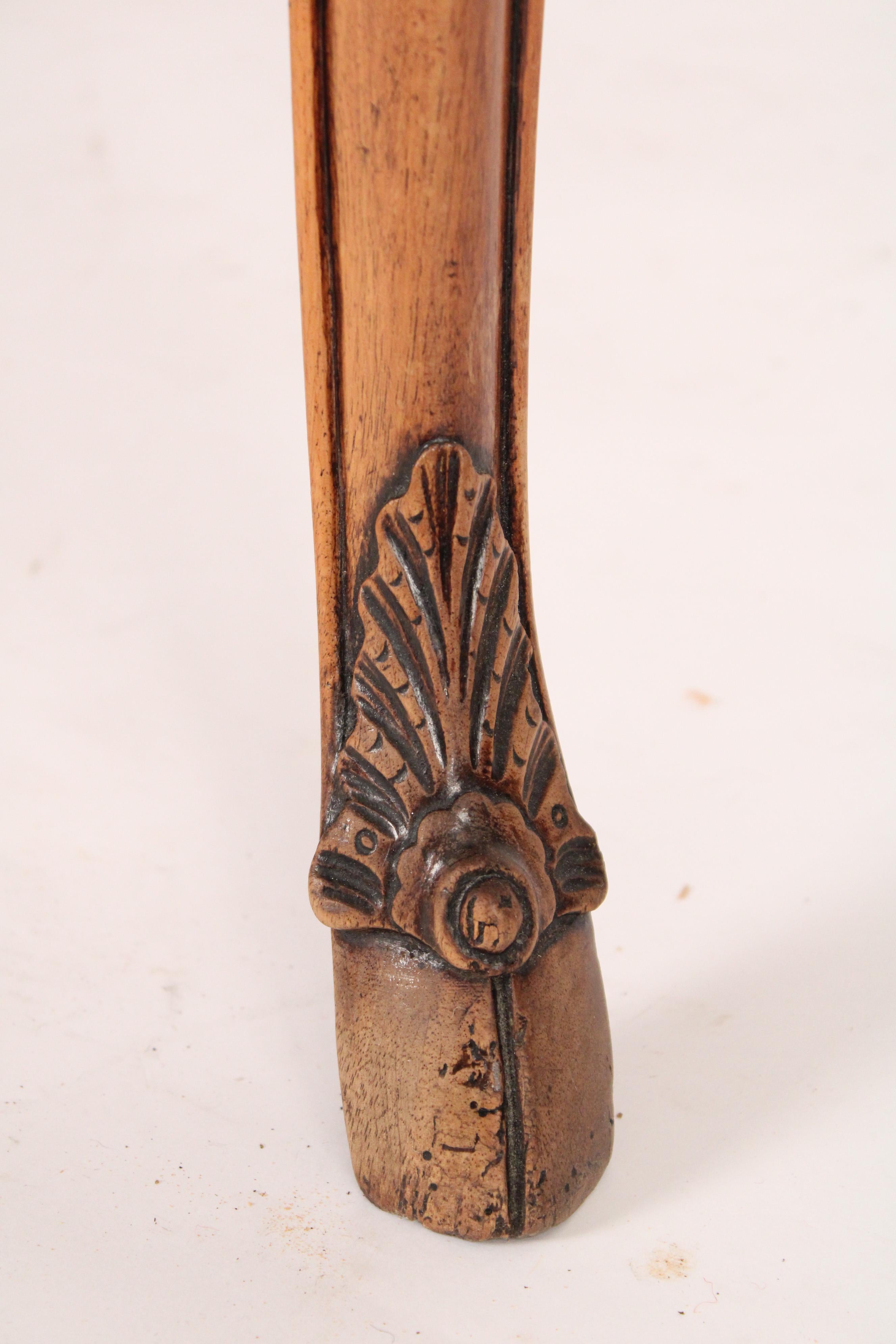 Antiker Louis XV Stil Provinzial Nussbaum Beistelltisch / Schreibtisch im Angebot 3