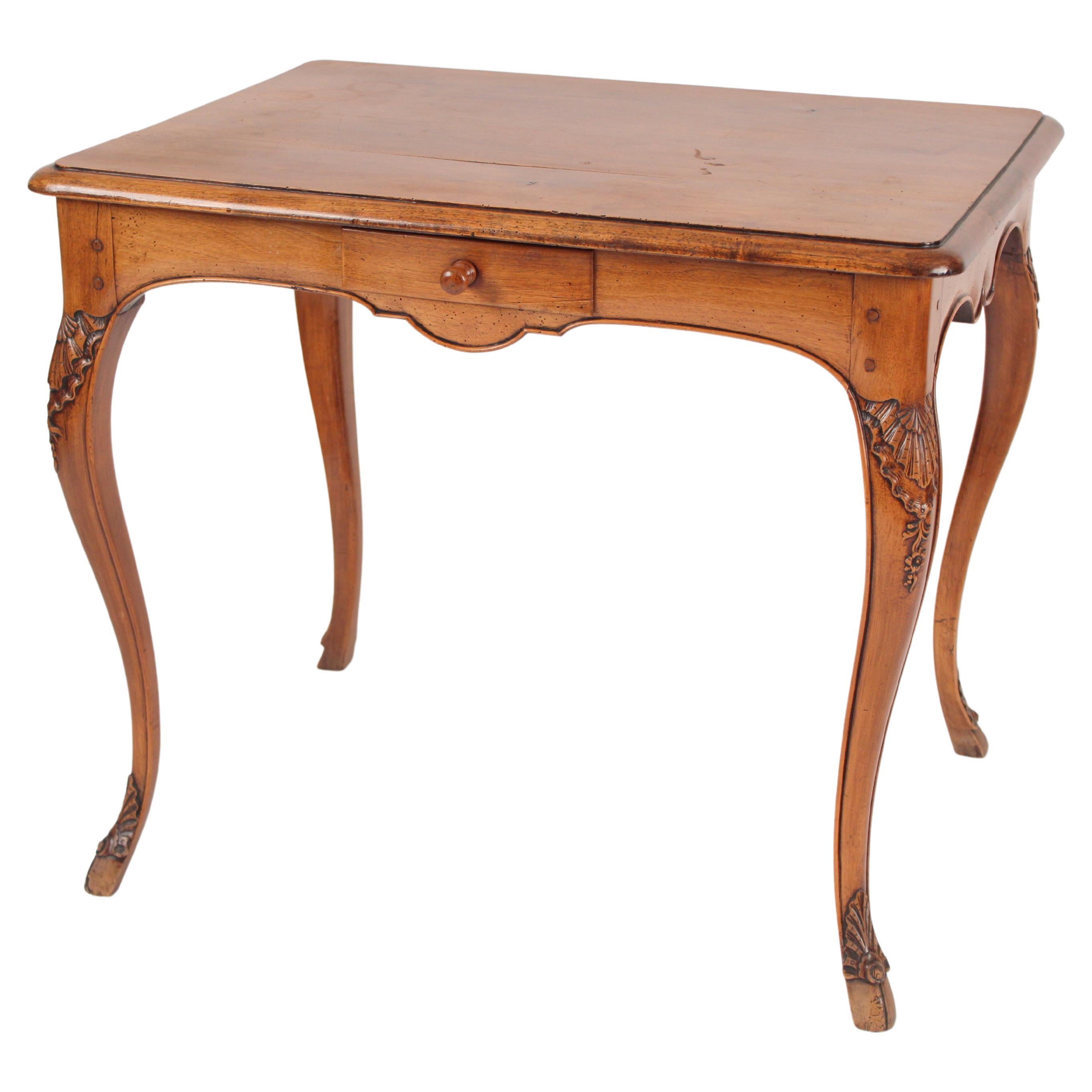 Ancienne table à écrire provinciale en noyer de style Louis XV