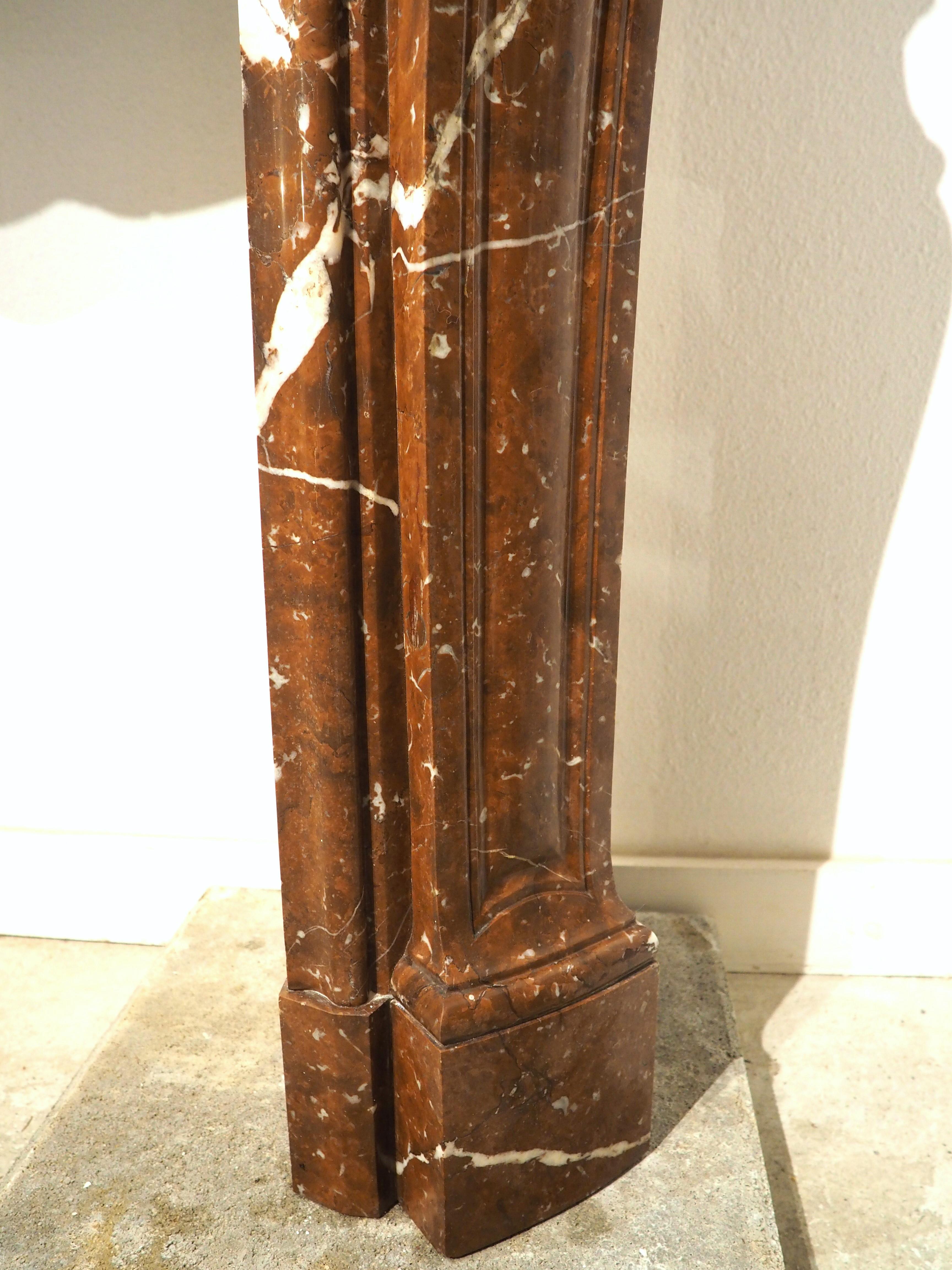 Antiker Kaminsims aus Rouge de France-Marmor im Louis-XV-Stil, 19. Jahrhundert im Angebot 6