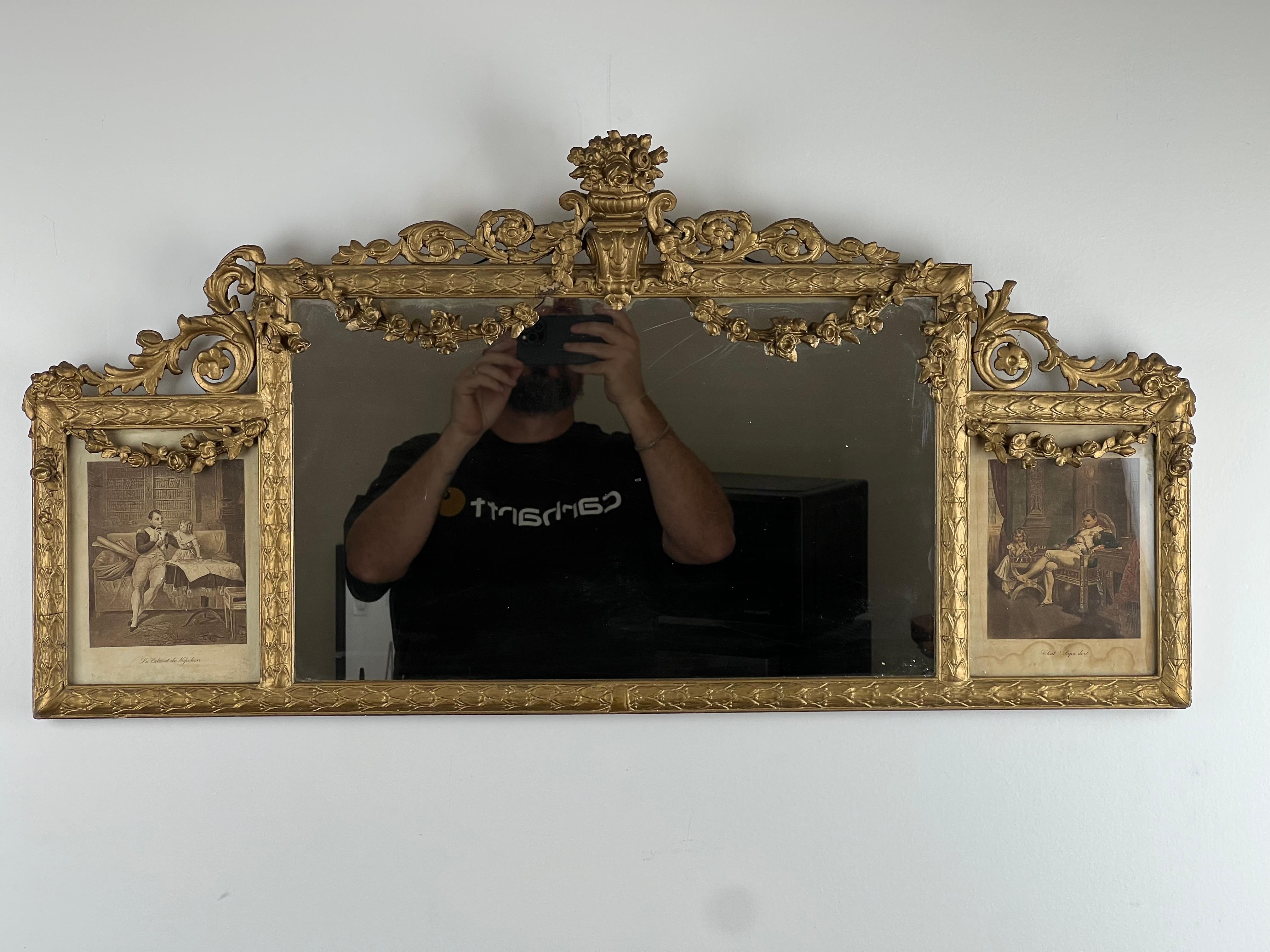 Este excepcional espejo de tres paños es un sorprendente ejemplo de la artesanía francesa de finales del siglo XIX en estilo Luis XV, ricamente decorado con hojas de acanto, guirnaldas florales y una elaborada cresta central. El marco está tallado