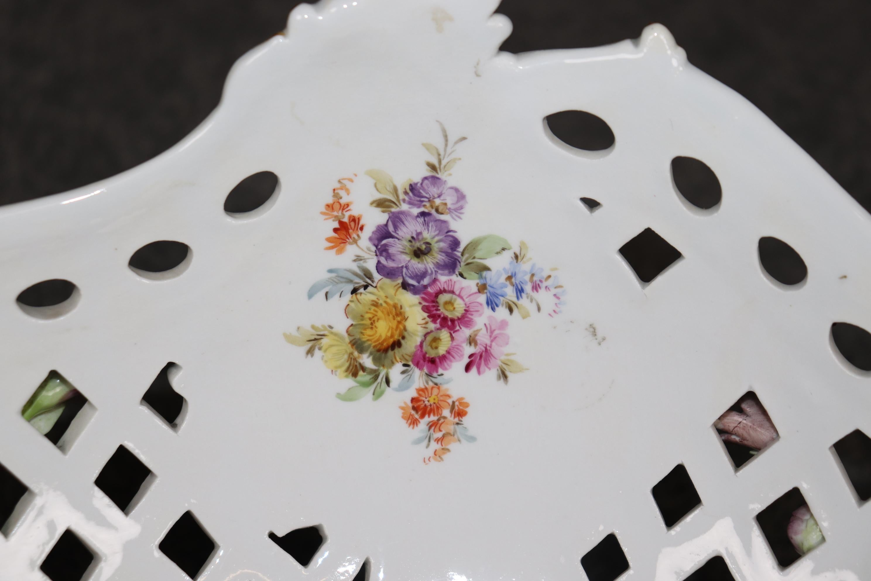 Antiguo Centro de Mesa de Porcelana de Espada Cruzada Meissen Estilo Luis XV Blanco Floral en venta 11