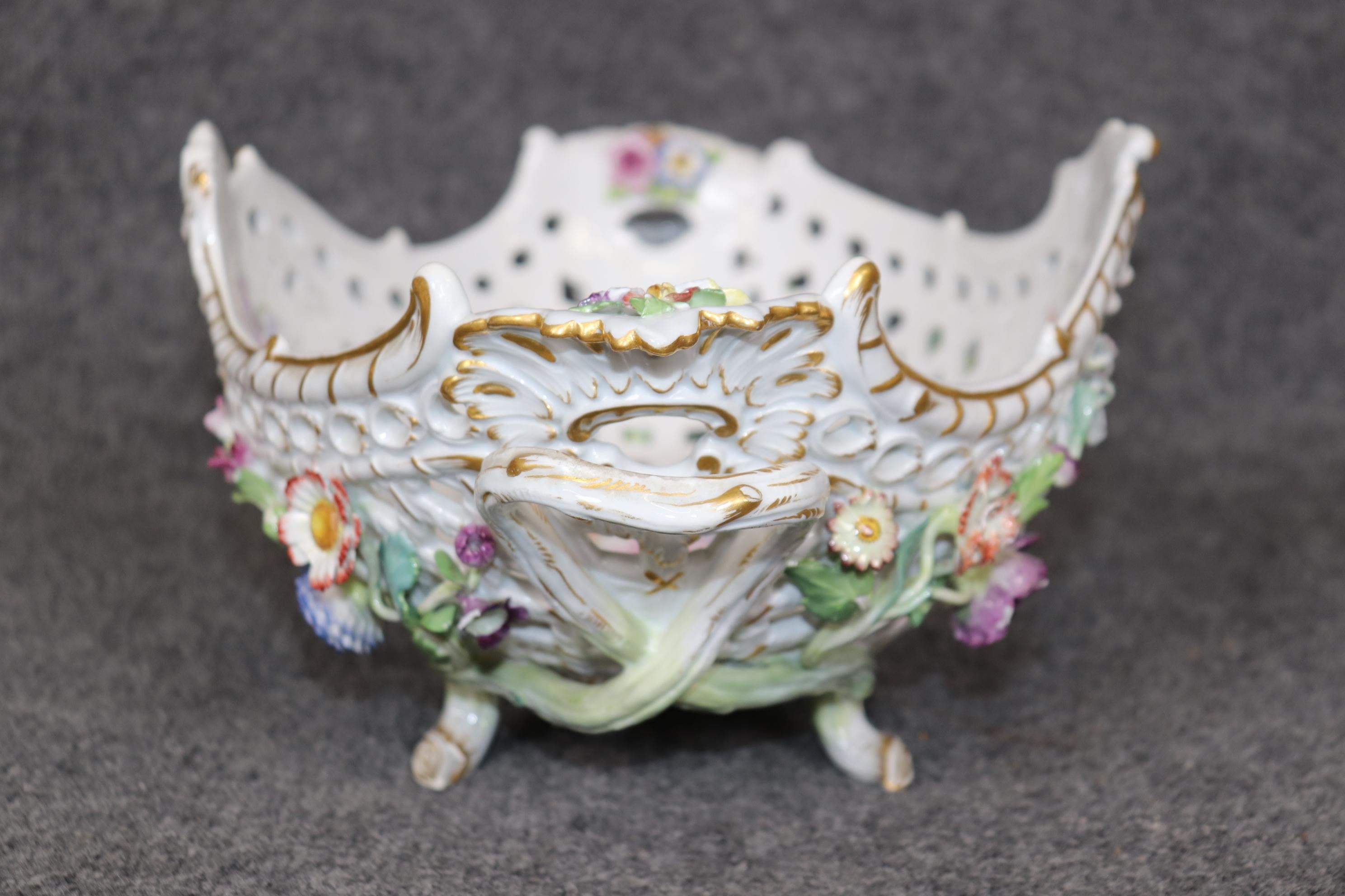 Antiguo Centro de Mesa de Porcelana de Espada Cruzada Meissen Estilo Luis XV Blanco Floral Alemán en venta