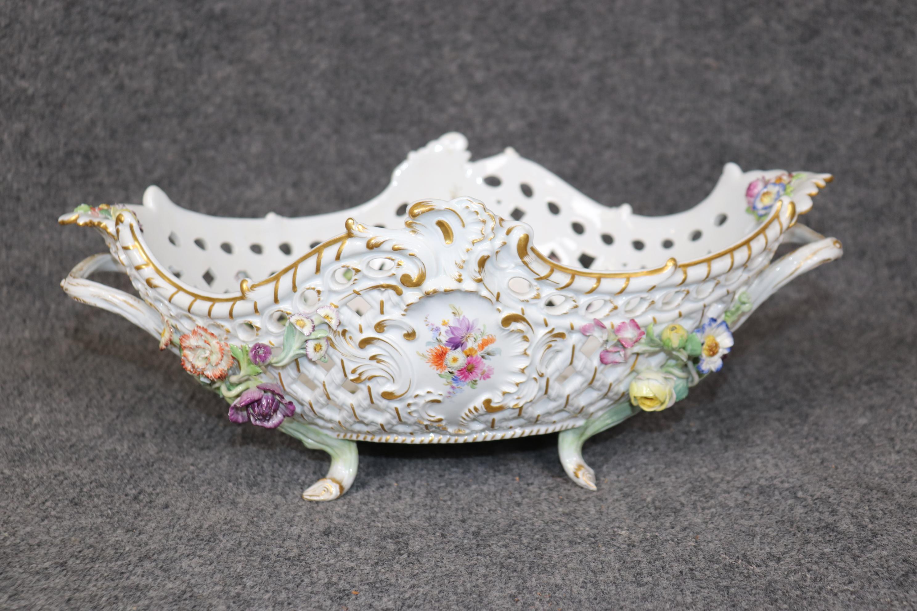 Antiguo Centro de Mesa de Porcelana de Espada Cruzada Meissen Estilo Luis XV Blanco Floral Glaseado en venta