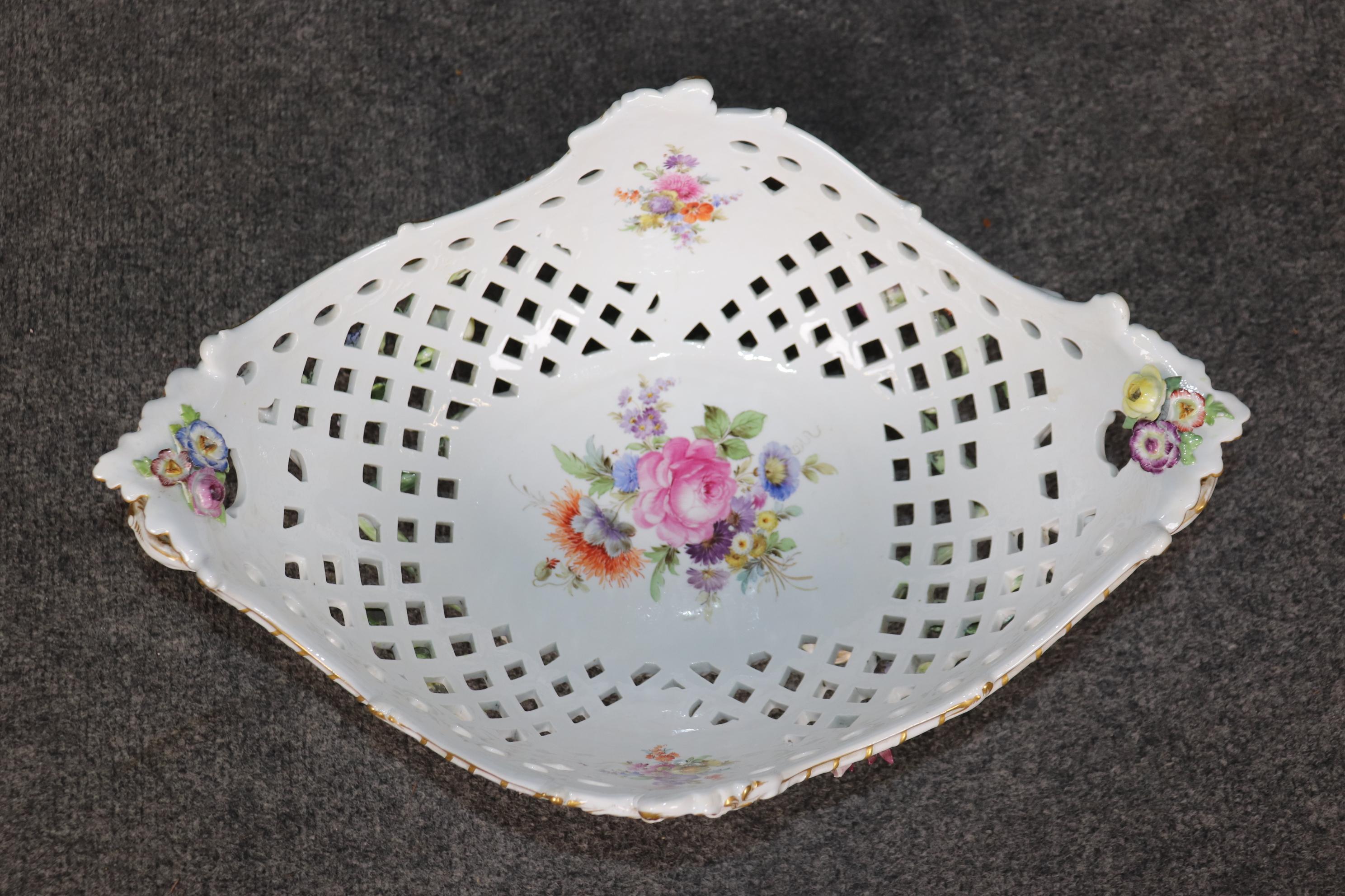 Antiguo Centro de Mesa de Porcelana de Espada Cruzada Meissen Estilo Luis XV Blanco Floral siglo XX en venta