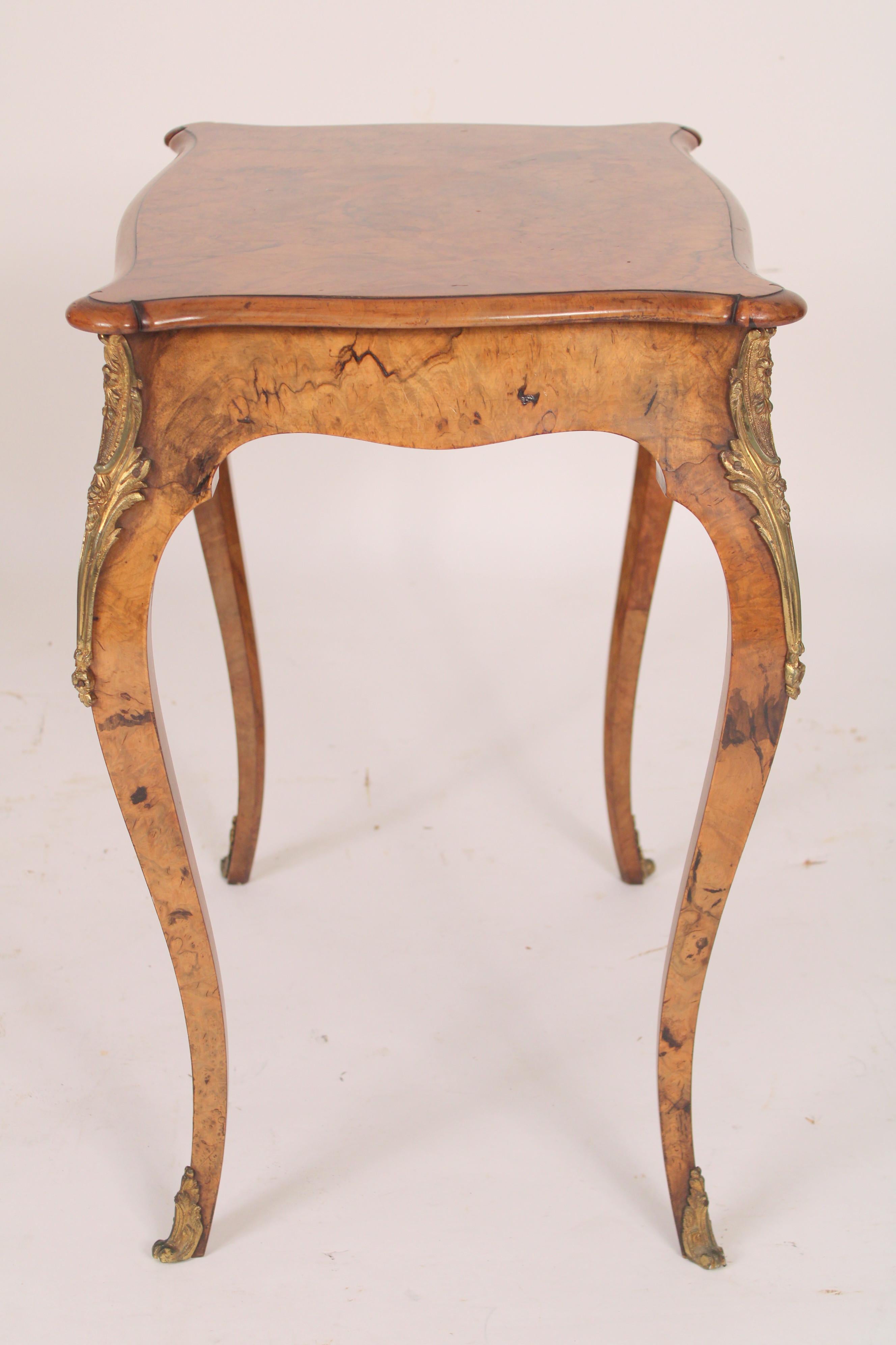 Antique Louis XV Style Burl Walnut Occasional Tabled In Good Condition In Laguna Beach, CA